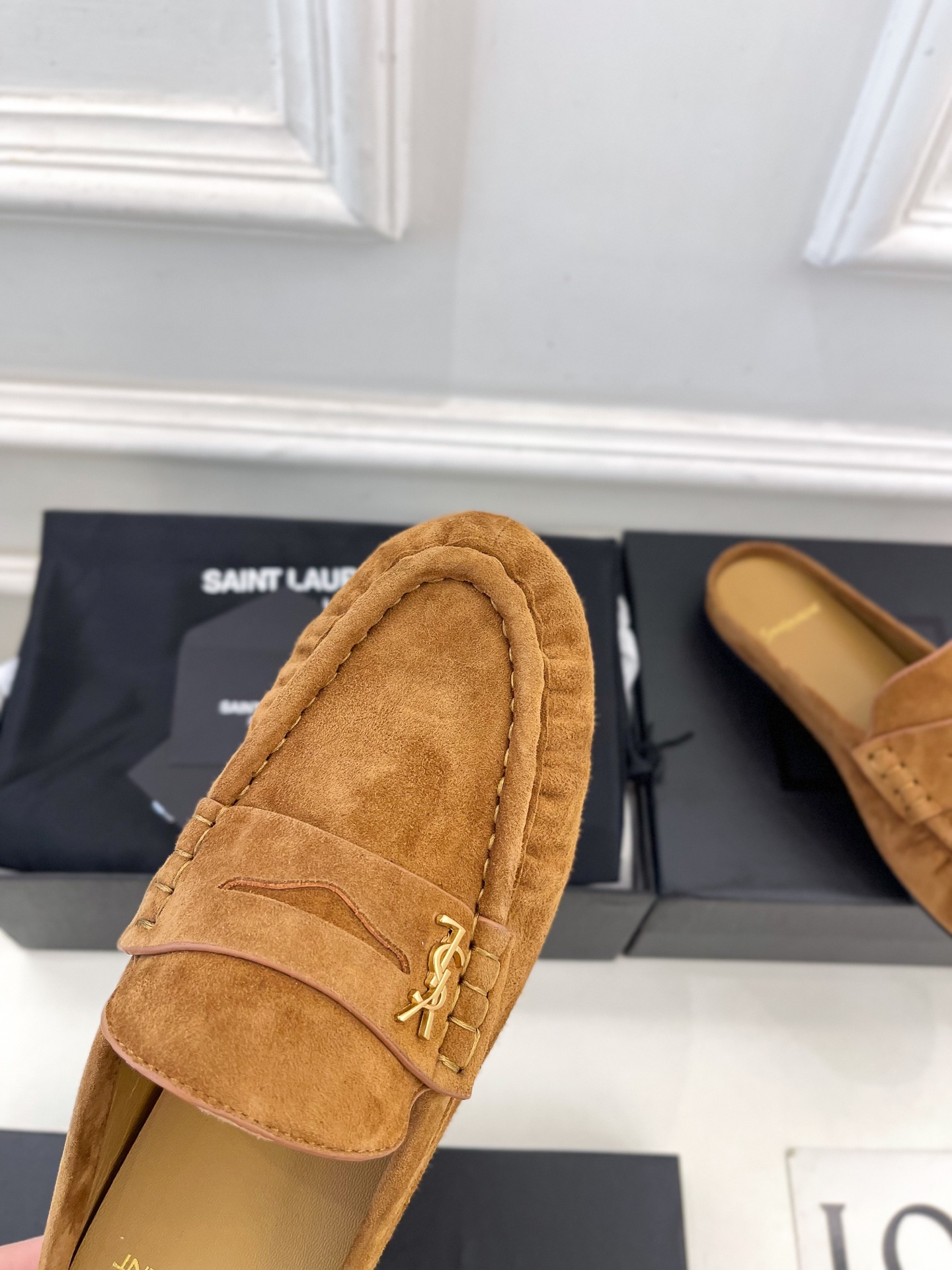 SAIN*LAURENT  圣罗兰 2025早春新品 YSL 穆勒鞋 包头半拖鞋上新☑️
———————