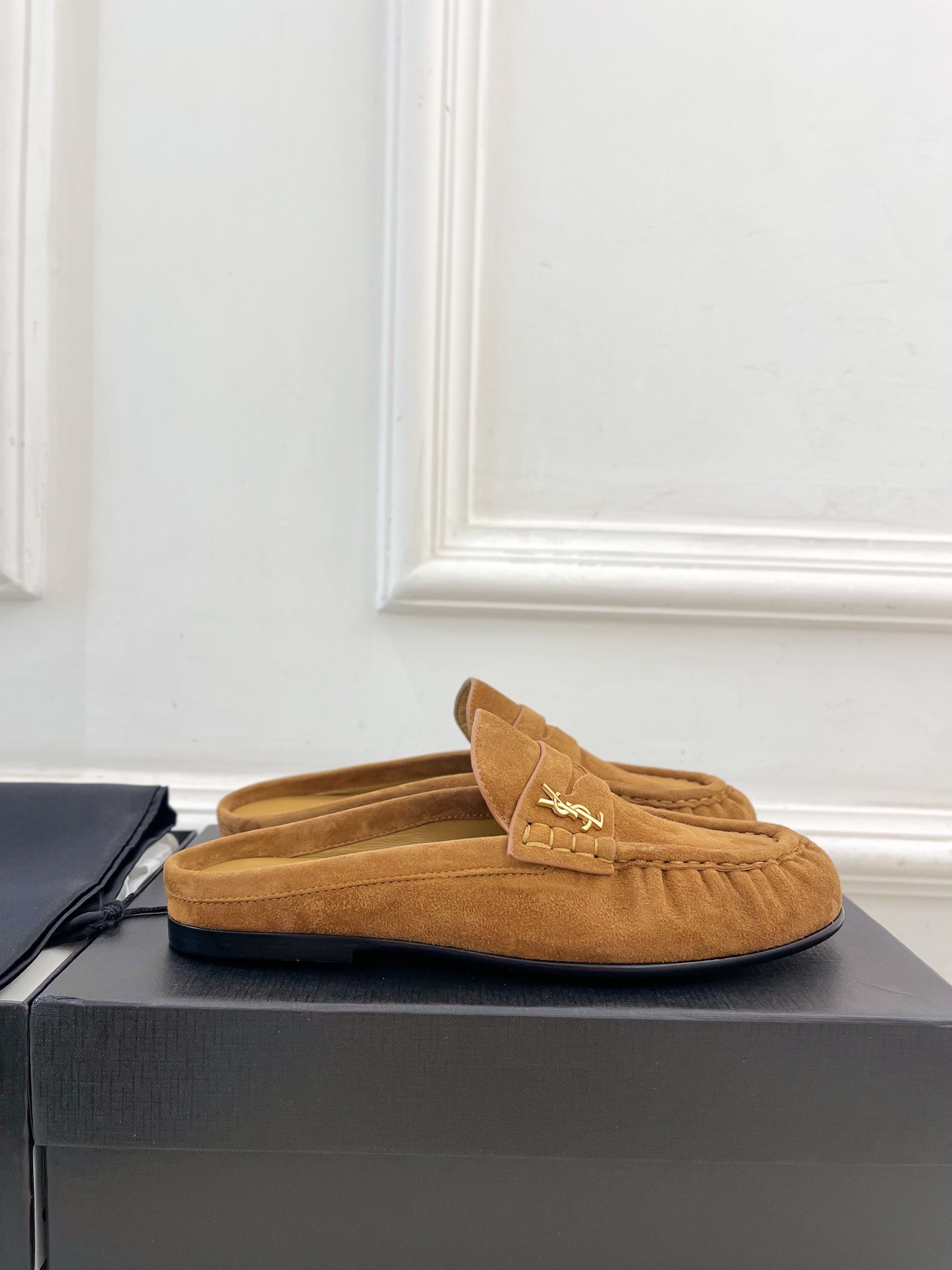 SAIN*LAURENT  圣罗兰 2025早春新品 YSL 穆勒鞋 包头半拖鞋上新☑️
———————