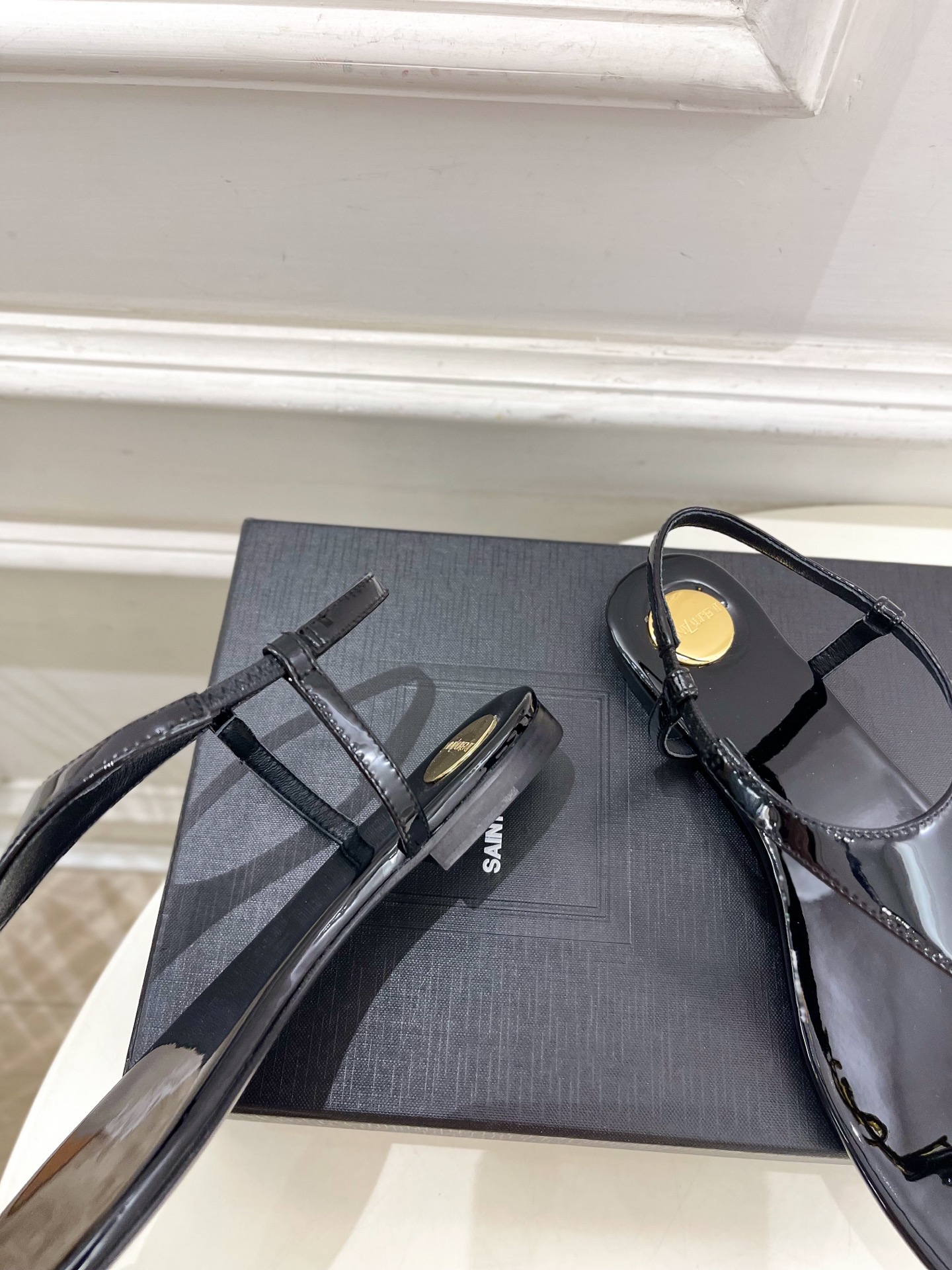 SAIN*LAURENT  圣罗兰 2025早春新品 YSL 夹脚凉鞋上新☑️
————————————