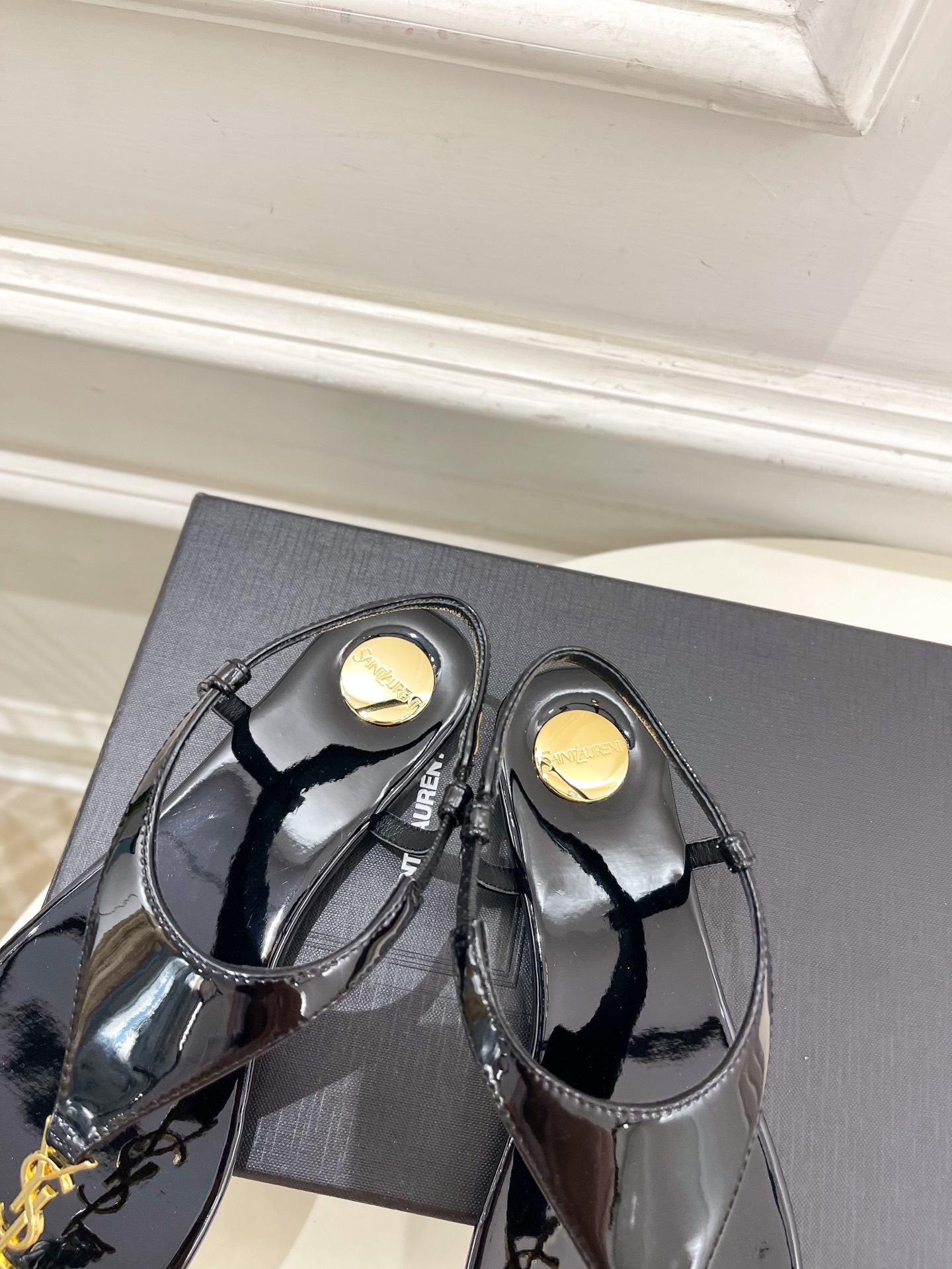 SAIN*LAURENT  圣罗兰 2025早春新品 YSL 夹脚凉鞋上新☑️
————————————