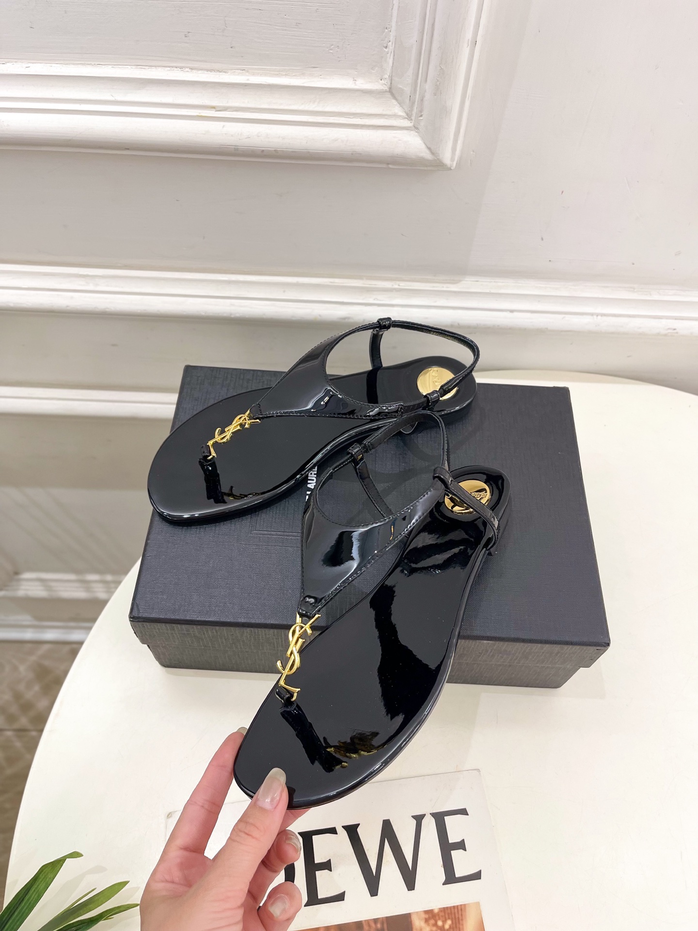 SAIN*LAURENT  圣罗兰 2025早春新品 YSL 夹脚凉鞋上新☑️
————————————