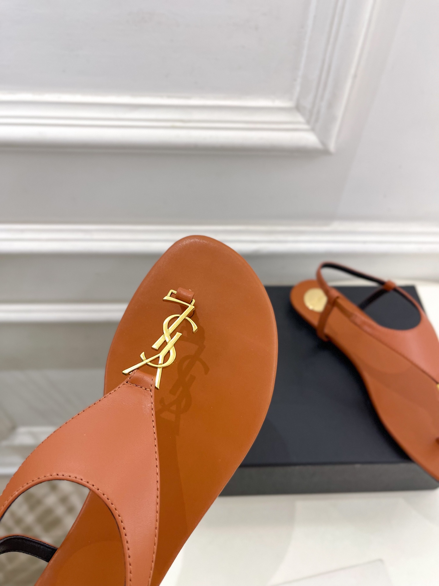 SAIN*LAURENT  圣罗兰 2025早春新品 YSL 夹脚凉鞋上新☑️
————————————