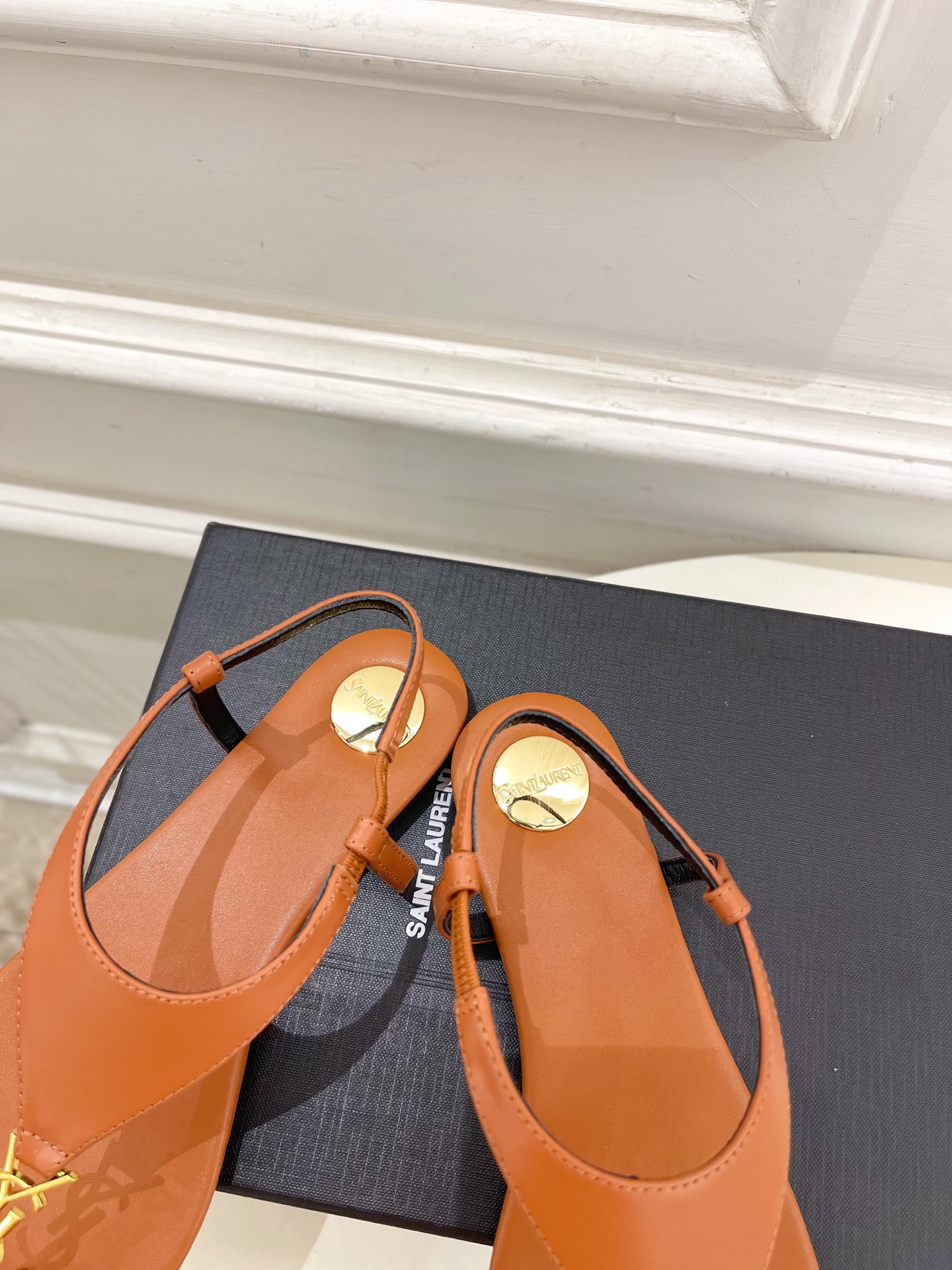 SAIN*LAURENT  圣罗兰 2025早春新品 YSL 夹脚凉鞋上新☑️
————————————