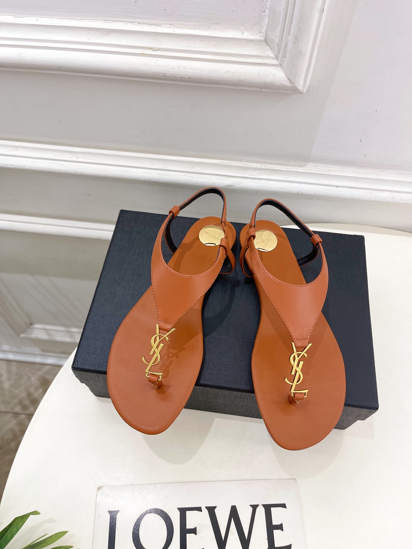 SAIN*LAURENT  圣罗兰 2025早春新品 YSL 夹脚凉鞋上新☑️
————————————