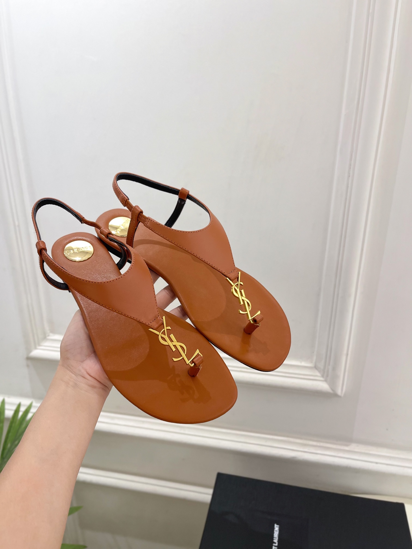 SAIN*LAURENT  圣罗兰 2025早春新品 YSL 夹脚凉鞋上新☑️
————————————