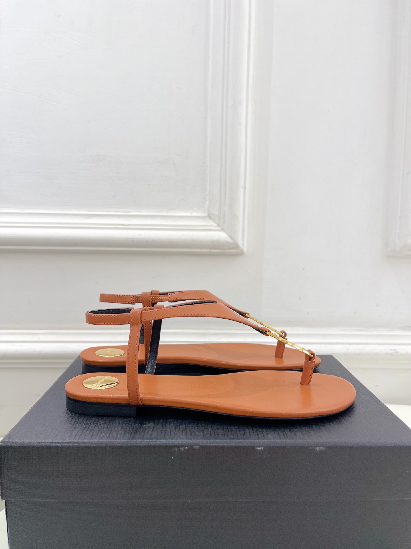SAIN*LAURENT  圣罗兰 2025早春新品 YSL 夹脚凉鞋上新☑️
————————————