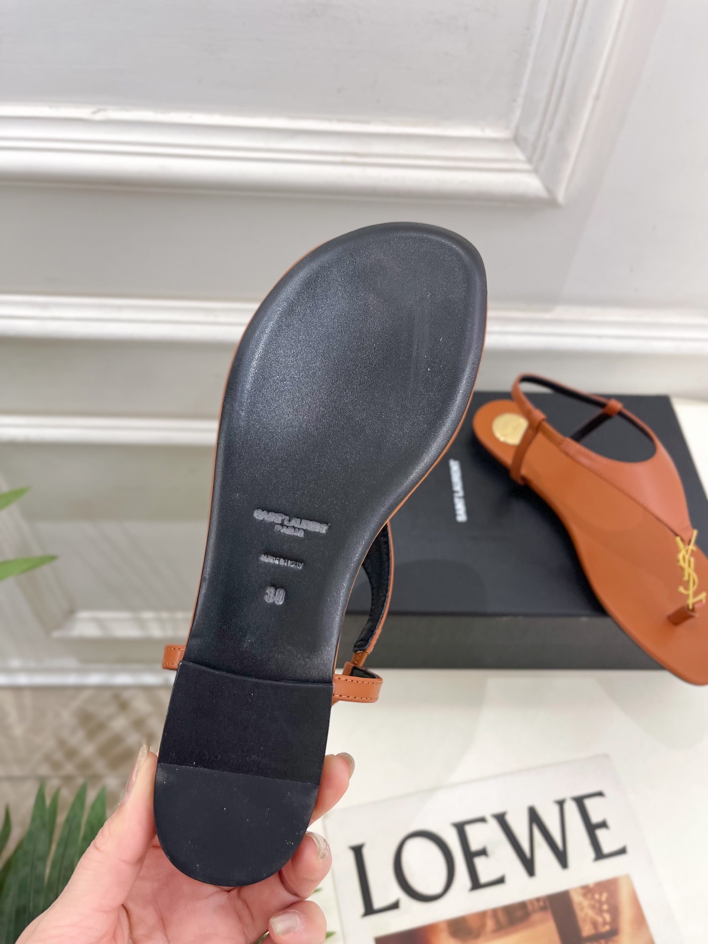 SAIN*LAURENT  圣罗兰 2025早春新品 YSL 夹脚凉鞋上新☑️
————————————