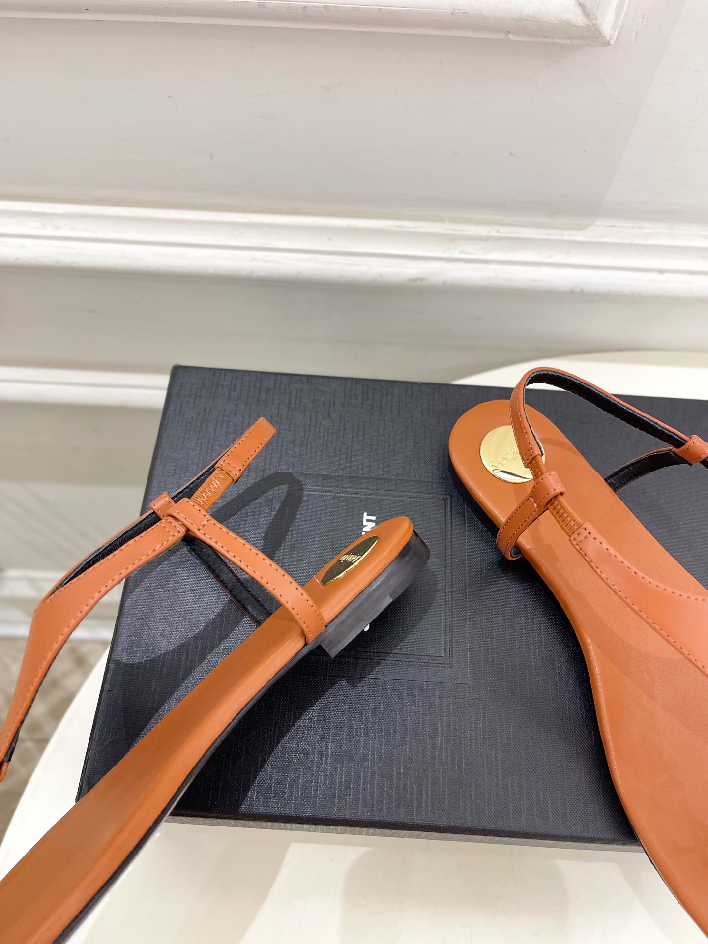 SAIN*LAURENT  圣罗兰 2025早春新品 YSL 夹脚凉鞋上新☑️
————————————