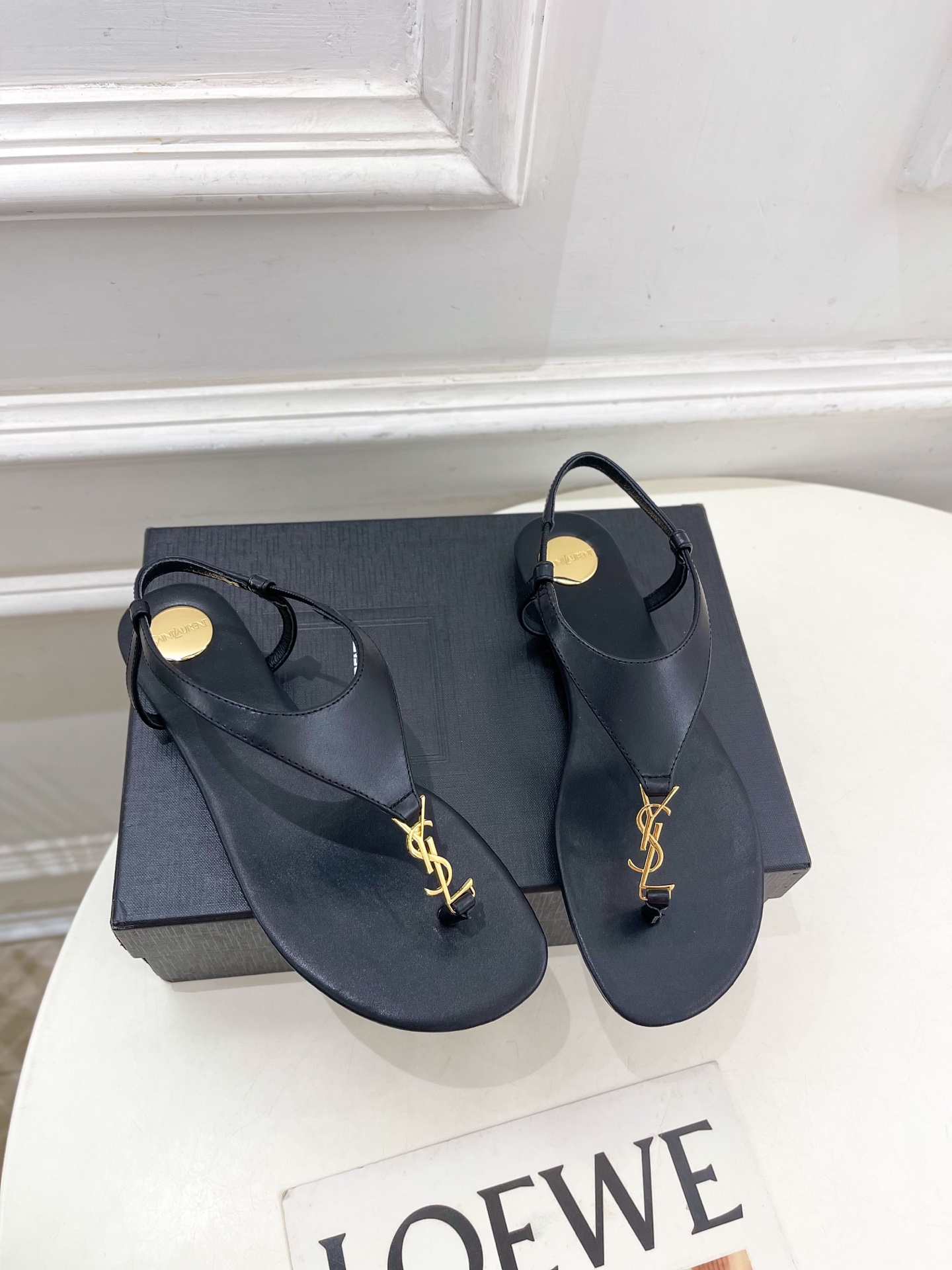 SAIN*LAURENT  圣罗兰 2025早春新品 YSL 夹脚凉鞋上新☑️
————————————