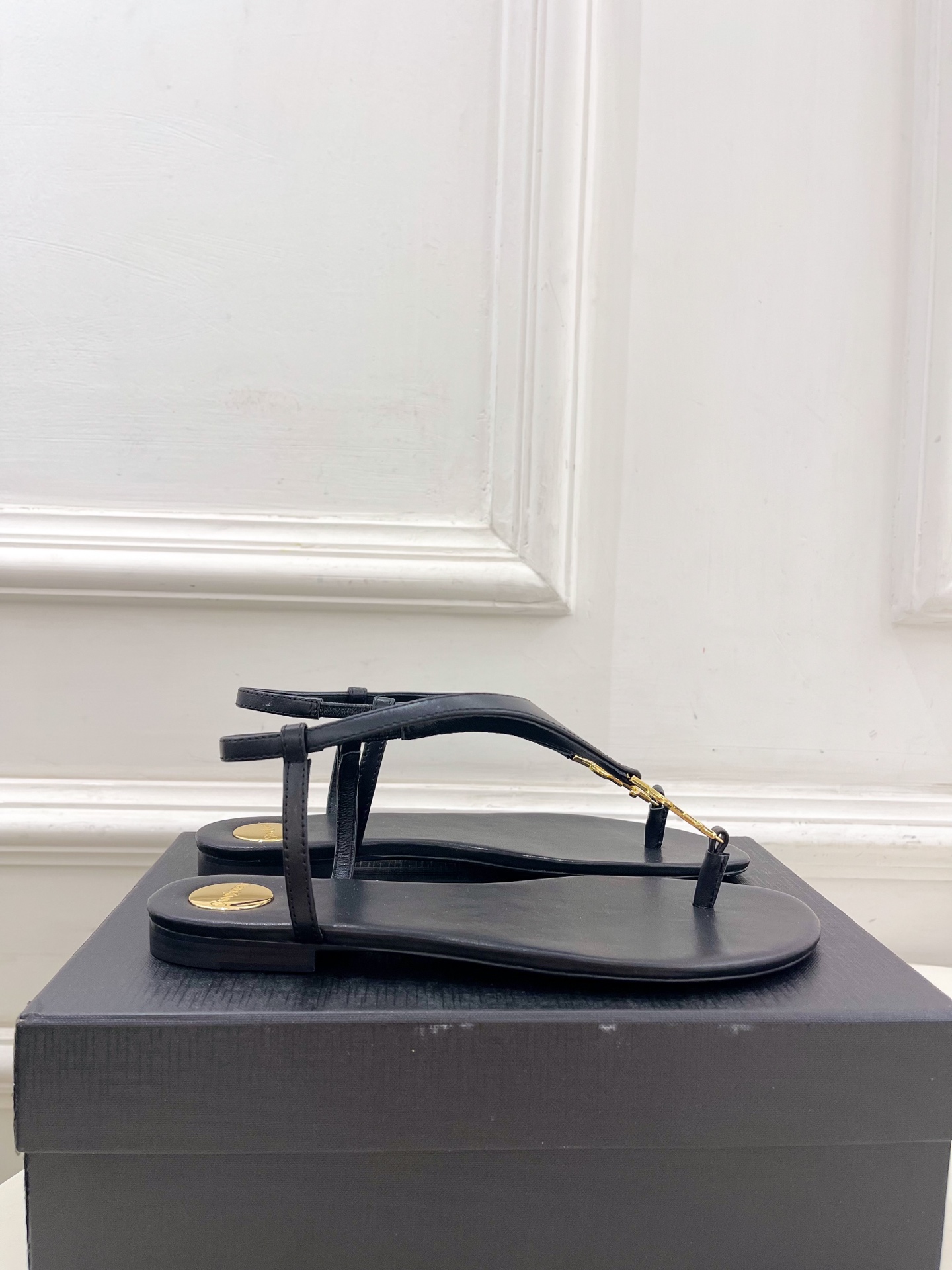SAIN*LAURENT  圣罗兰 2025早春新品 YSL 夹脚凉鞋上新☑️
————————————