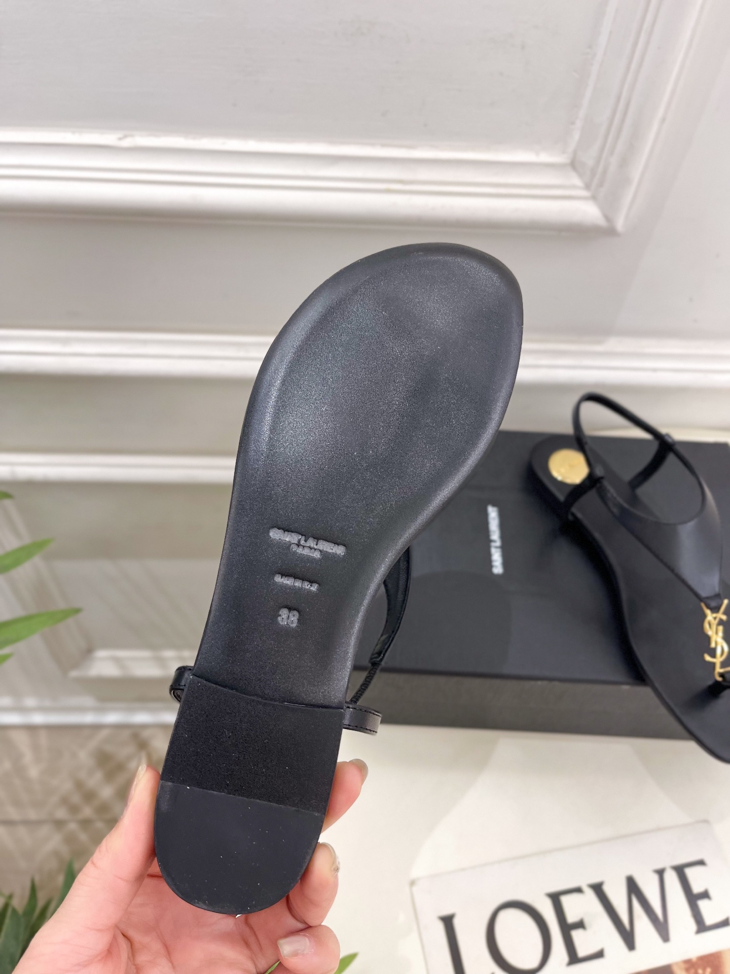 SAIN*LAURENT  圣罗兰 2025早春新品 YSL 夹脚凉鞋上新☑️
————————————