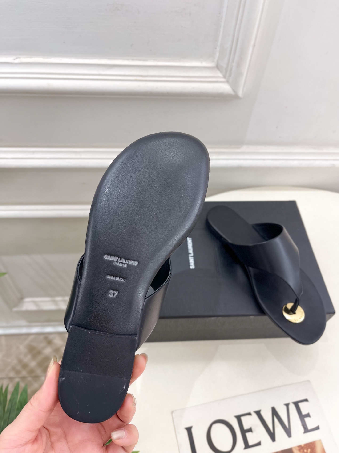 SAIN*LAURENT  圣罗兰 2025早春新品 YSL 夹脚拖鞋上新☑️
————————————