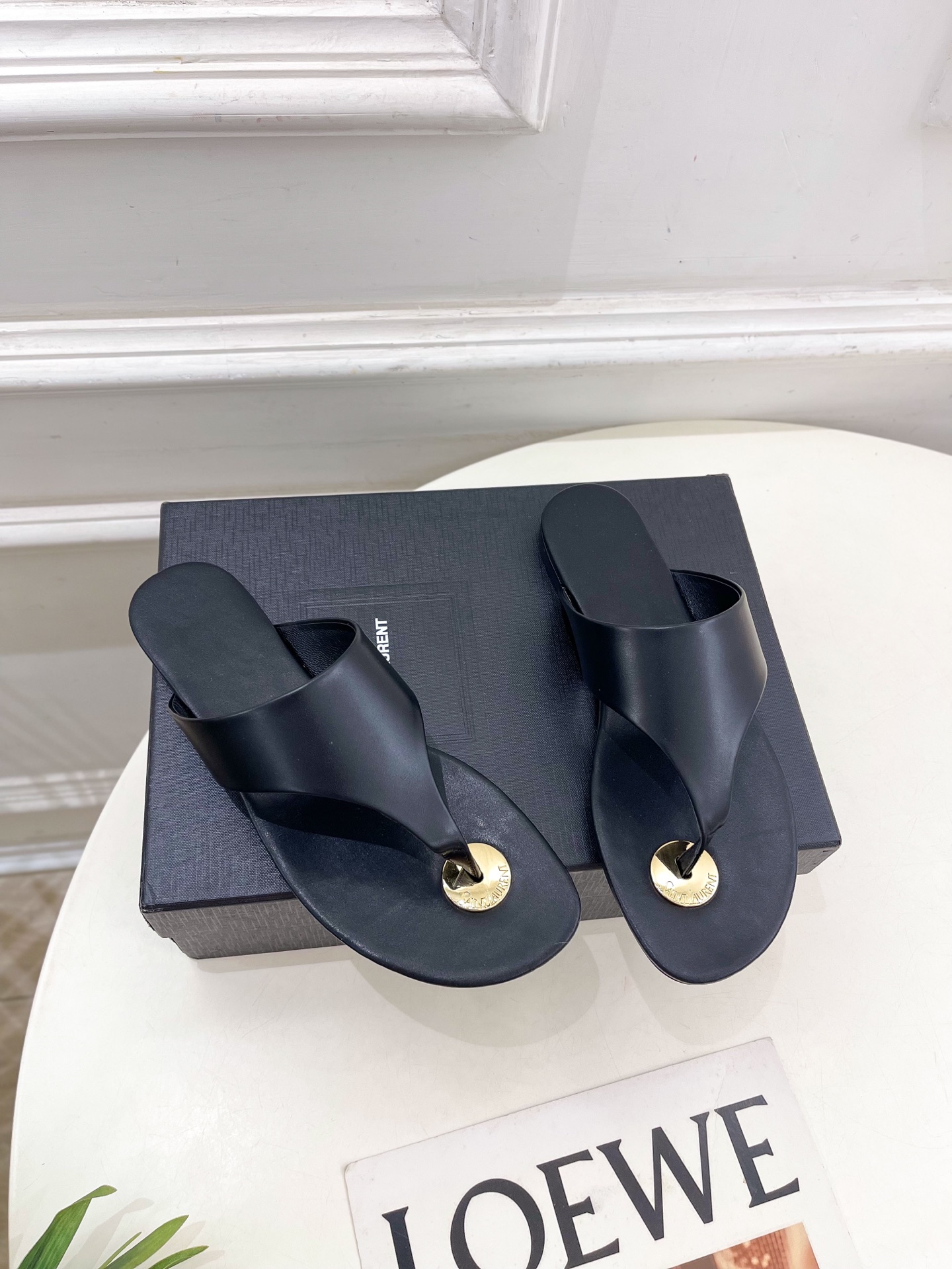 SAIN*LAURENT  圣罗兰 2025早春新品 YSL 夹脚拖鞋上新☑️
————————————