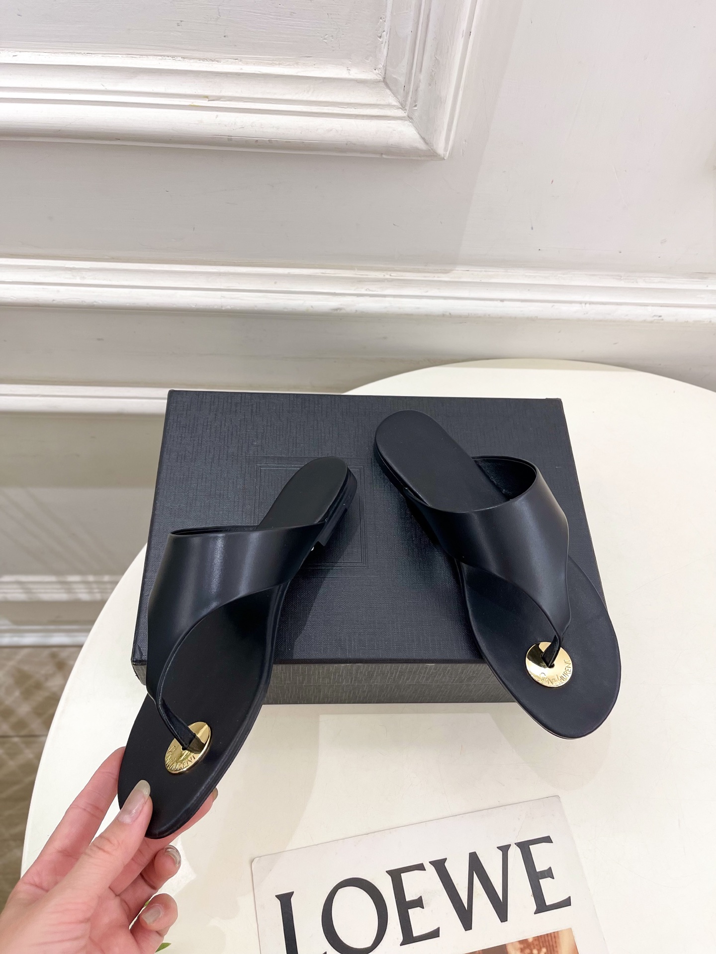 SAIN*LAURENT  圣罗兰 2025早春新品 YSL 夹脚拖鞋上新☑️
————————————