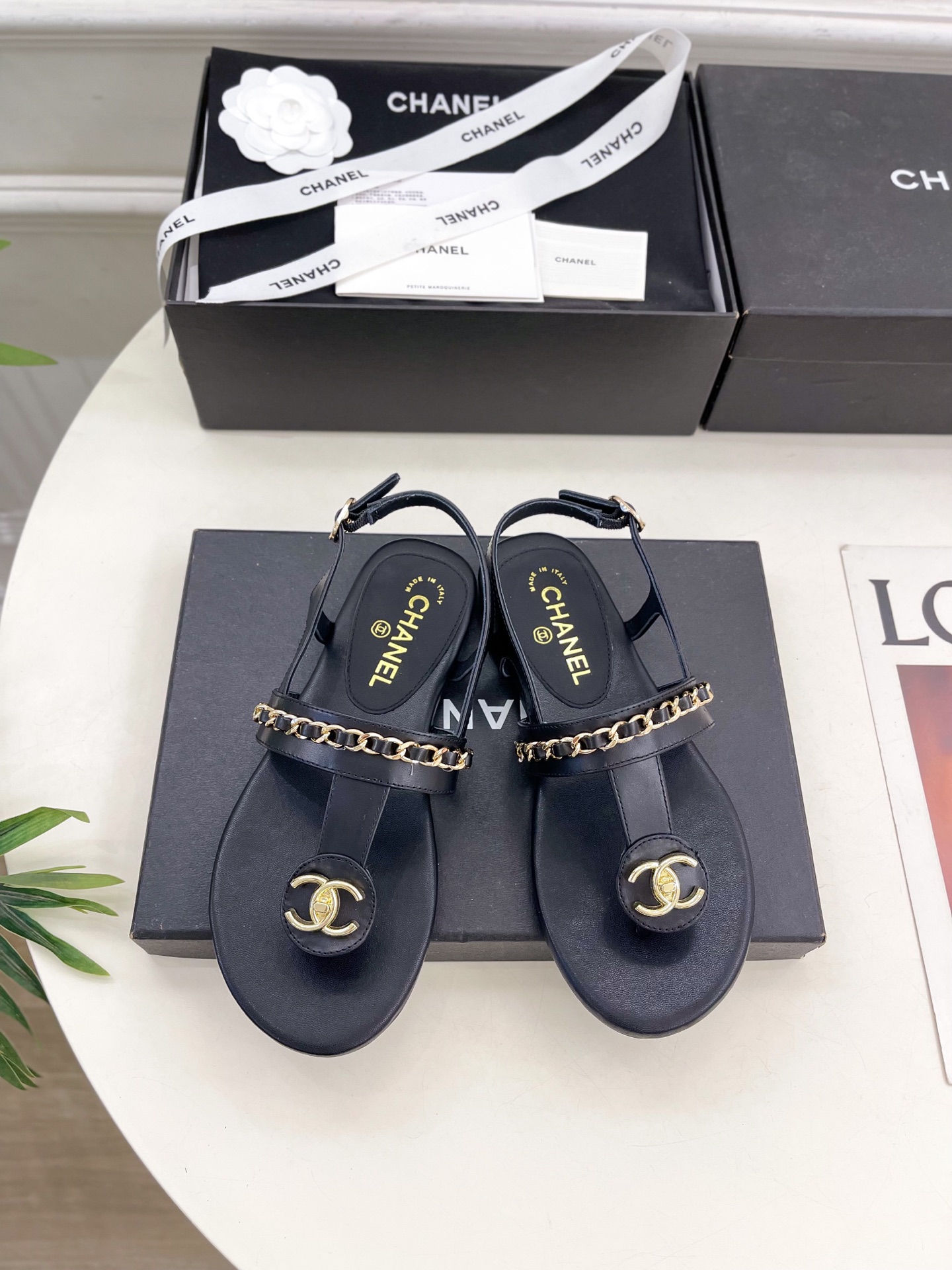 𝐂𝐇𝐀𝐍𝐄𝐋  | 小香  25𝐬𝐬 

🦋2025 春夏新品  专柜经典款 小香双C链条夹趾拖鞋凉鞋系