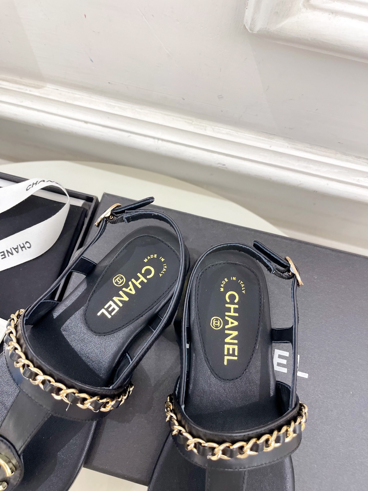 𝐂𝐇𝐀𝐍𝐄𝐋  | 小香  25𝐬𝐬 

🦋2025 春夏新品  专柜经典款 小香双C链条夹趾拖鞋凉鞋系