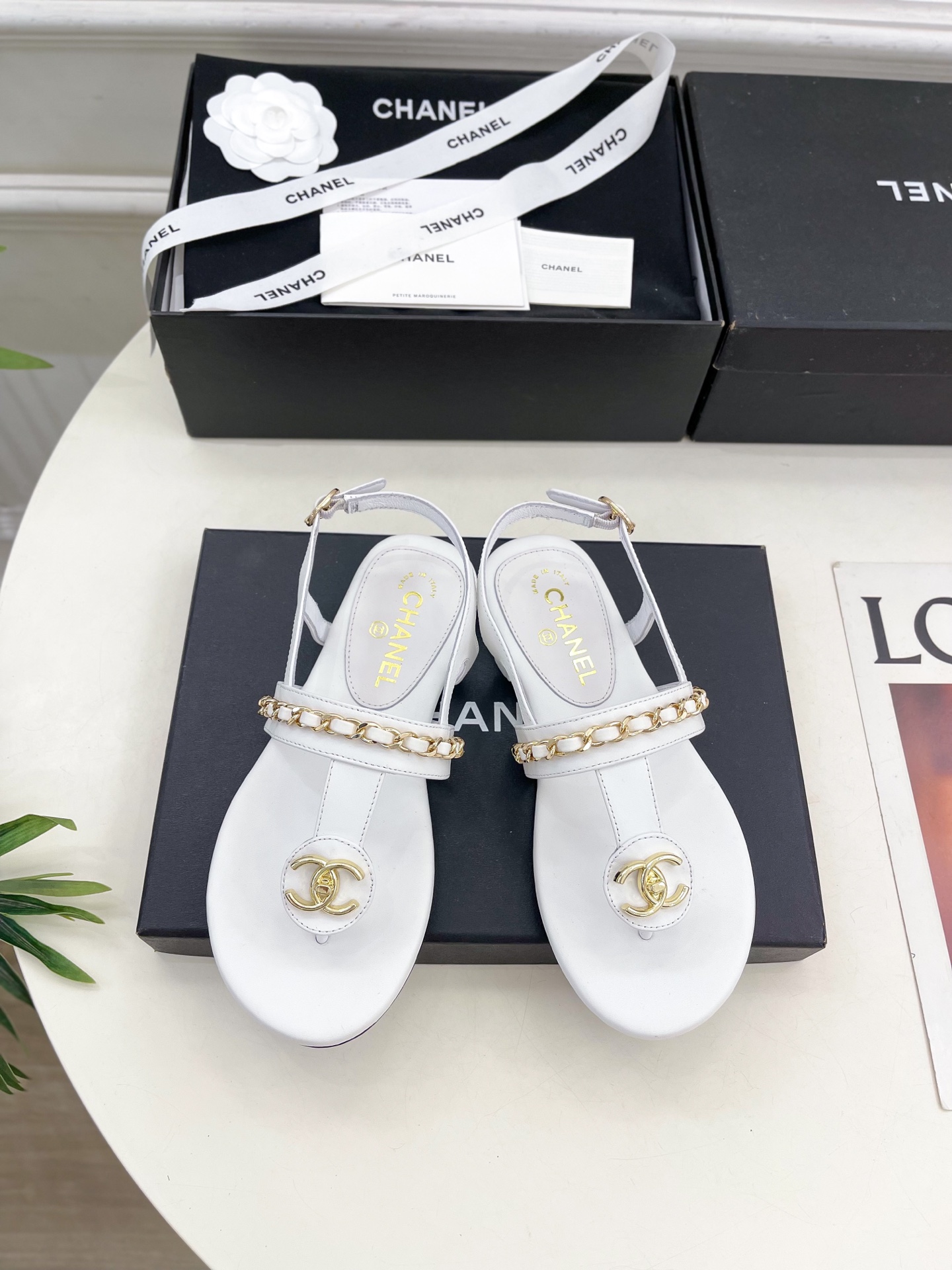 𝐂𝐇𝐀𝐍𝐄𝐋  | 小香  25𝐬𝐬 

🦋2025 春夏新品  专柜经典款 小香双C链条夹趾拖鞋凉鞋系