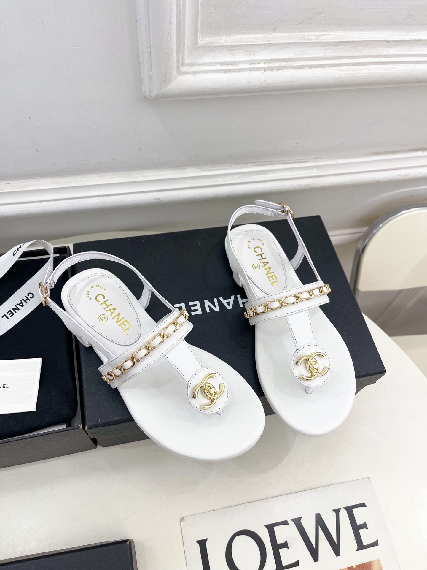 𝐂𝐇𝐀𝐍𝐄𝐋  | 小香  25𝐬𝐬 

🦋2025 春夏新品  专柜经典款 小香双C链条夹趾拖鞋凉鞋系