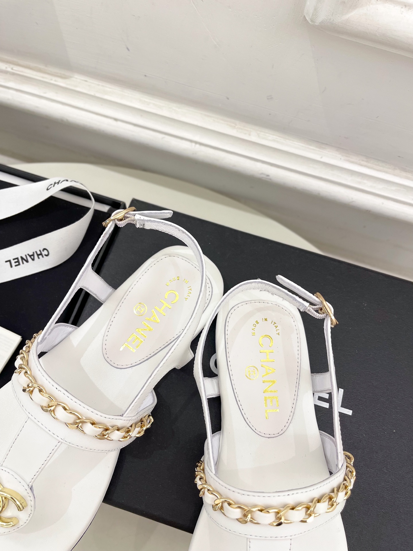 𝐂𝐇𝐀𝐍𝐄𝐋  | 小香  25𝐬𝐬 

🦋2025 春夏新品  专柜经典款 小香双C链条夹趾拖鞋凉鞋系