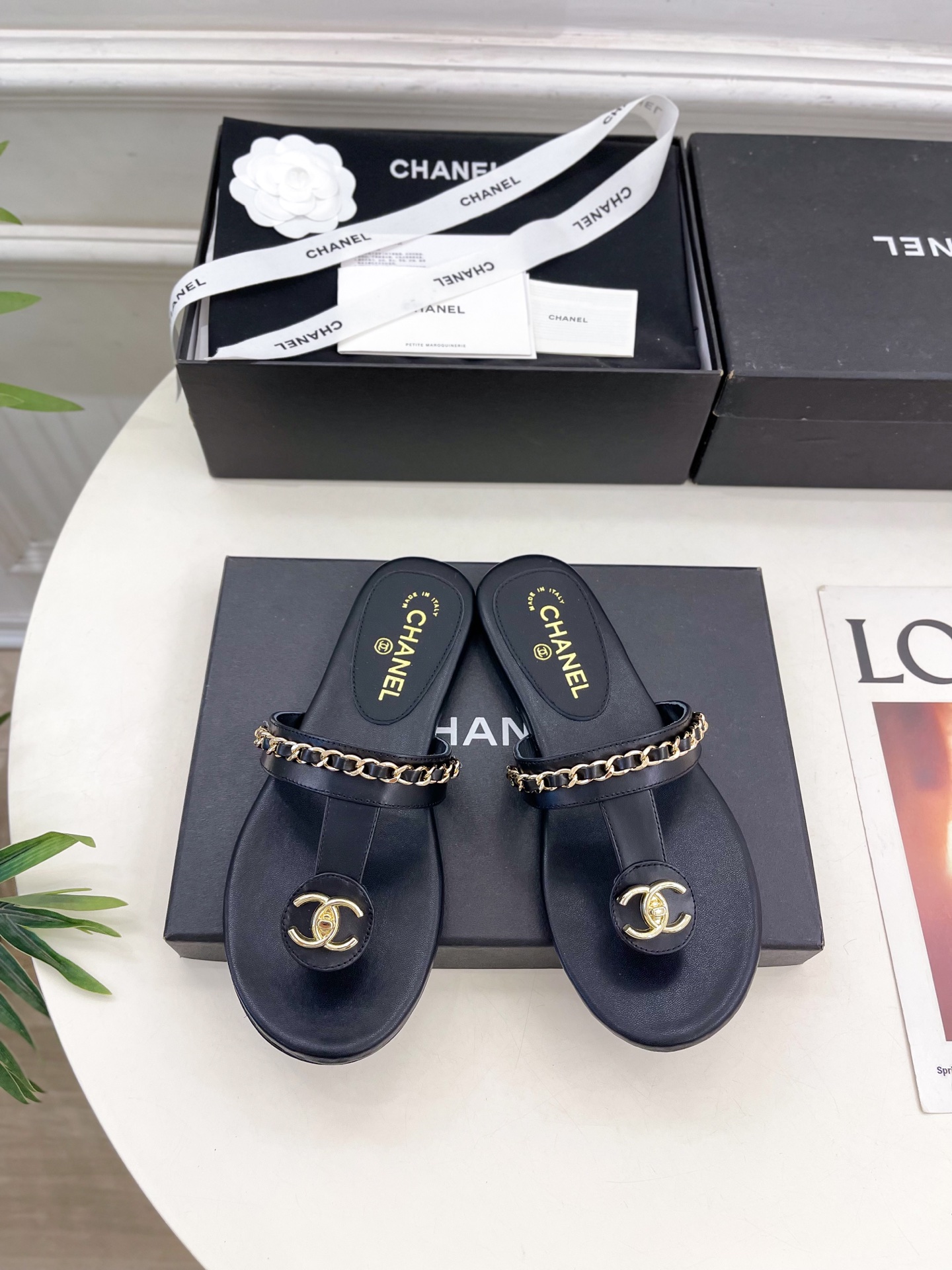 𝐂𝐇𝐀𝐍𝐄𝐋  | 小香  25𝐬𝐬 

🦋2025 春夏新品  专柜经典款 小香双C链条夹趾拖鞋凉鞋系