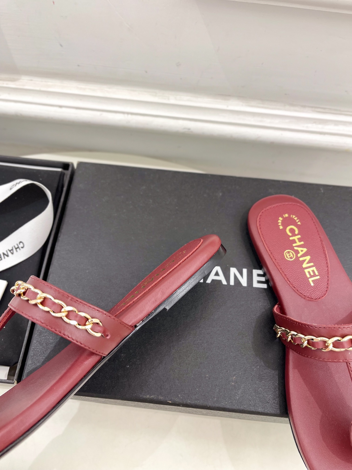 𝐂𝐇𝐀𝐍𝐄𝐋  | 小香  25𝐬𝐬 

🦋2025 春夏新品  专柜经典款 小香双C链条夹趾拖鞋凉鞋系
