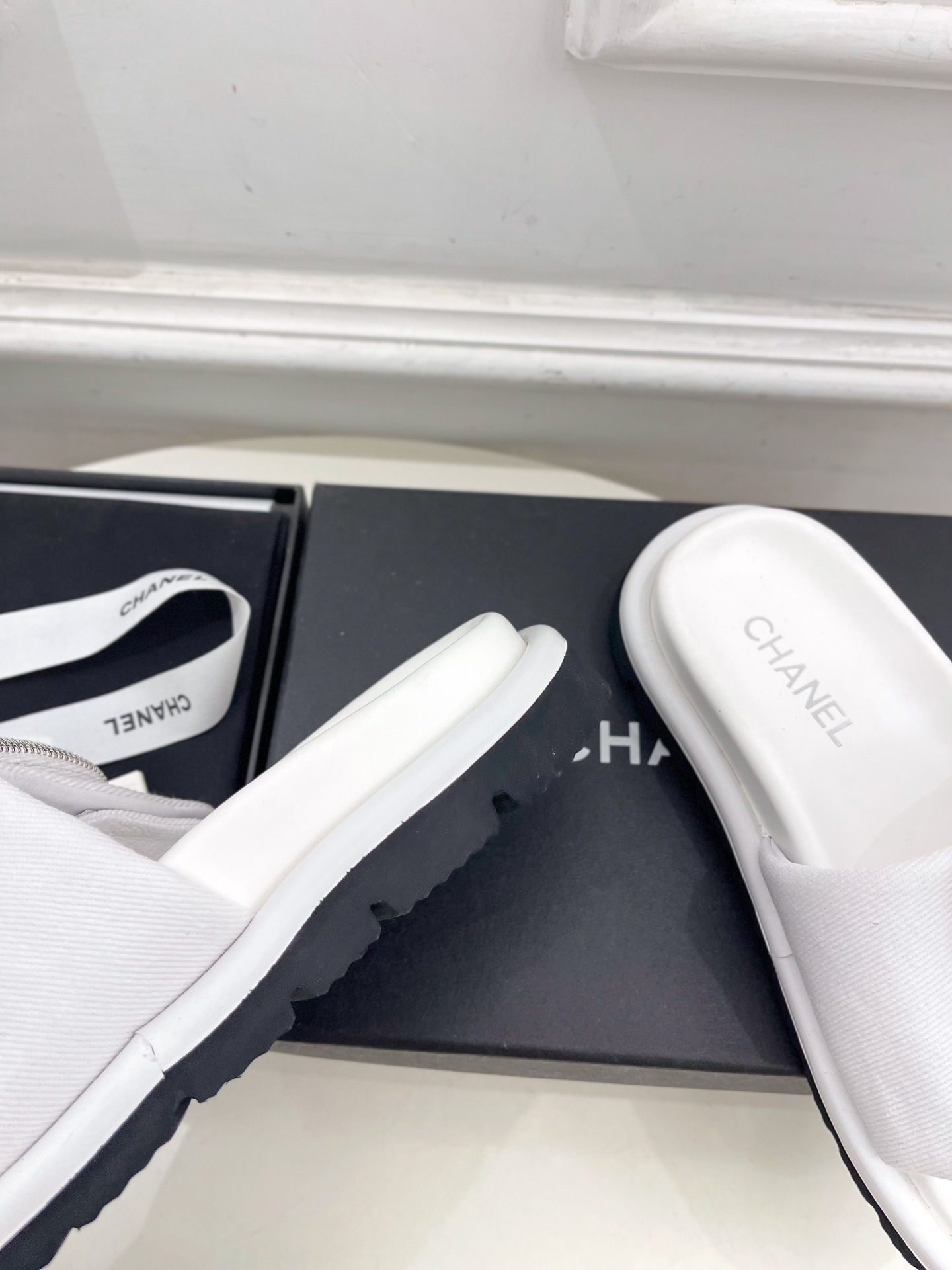 𝐂𝐇𝐀𝐍𝐄𝐋  | 小香  25𝐬𝐬 

🦋2025 春夏新品  专柜经典款 小香双C包包懒人拖鞋系列上