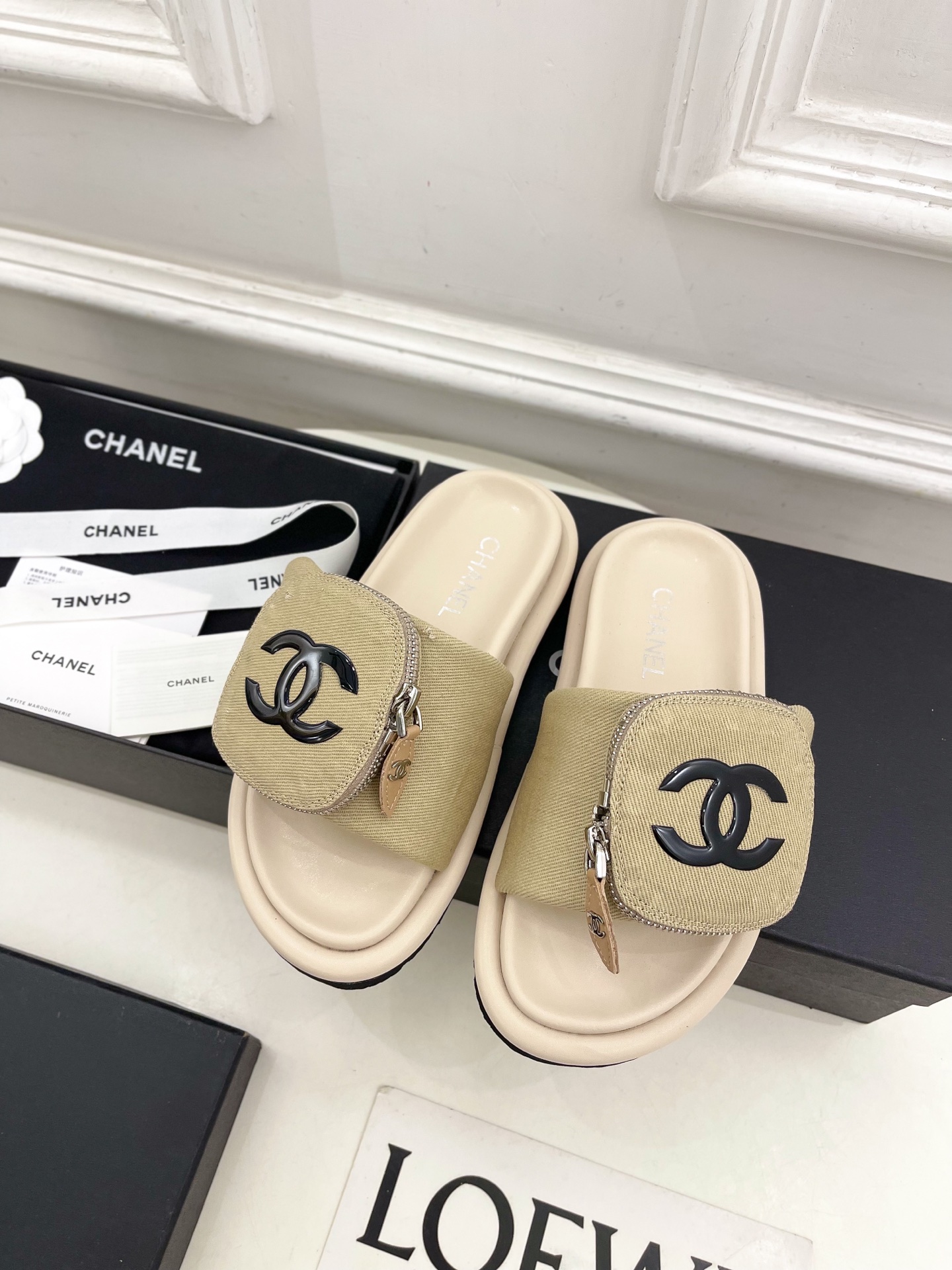 𝐂𝐇𝐀𝐍𝐄𝐋  | 小香  25𝐬𝐬 

🦋2025 春夏新品  专柜经典款 小香双C包包懒人拖鞋系列上