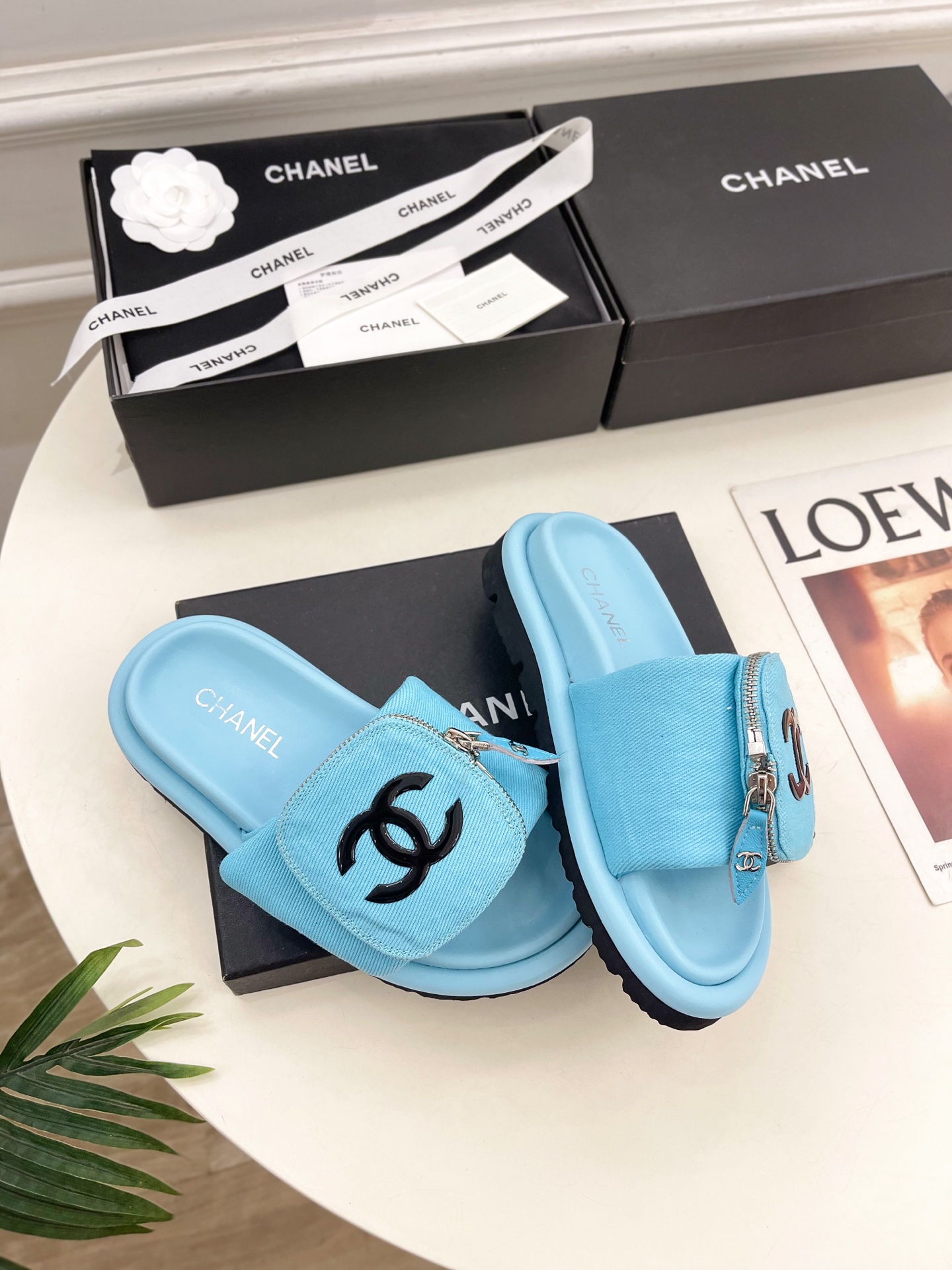 𝐂𝐇𝐀𝐍𝐄𝐋  | 小香  25𝐬𝐬 

🦋2025 春夏新品  专柜经典款 小香双C包包懒人拖鞋系列上