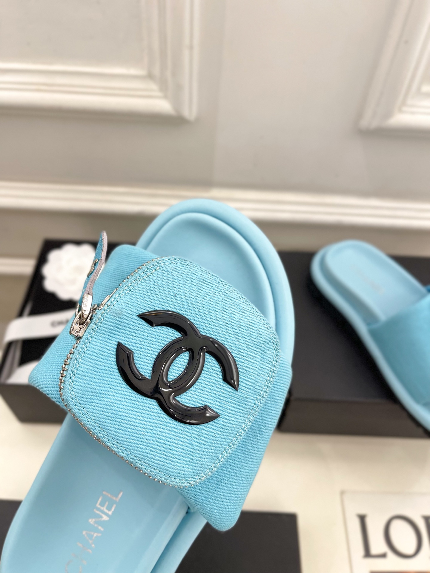 𝐂𝐇𝐀𝐍𝐄𝐋  | 小香  25𝐬𝐬 

🦋2025 春夏新品  专柜经典款 小香双C包包懒人拖鞋系列上