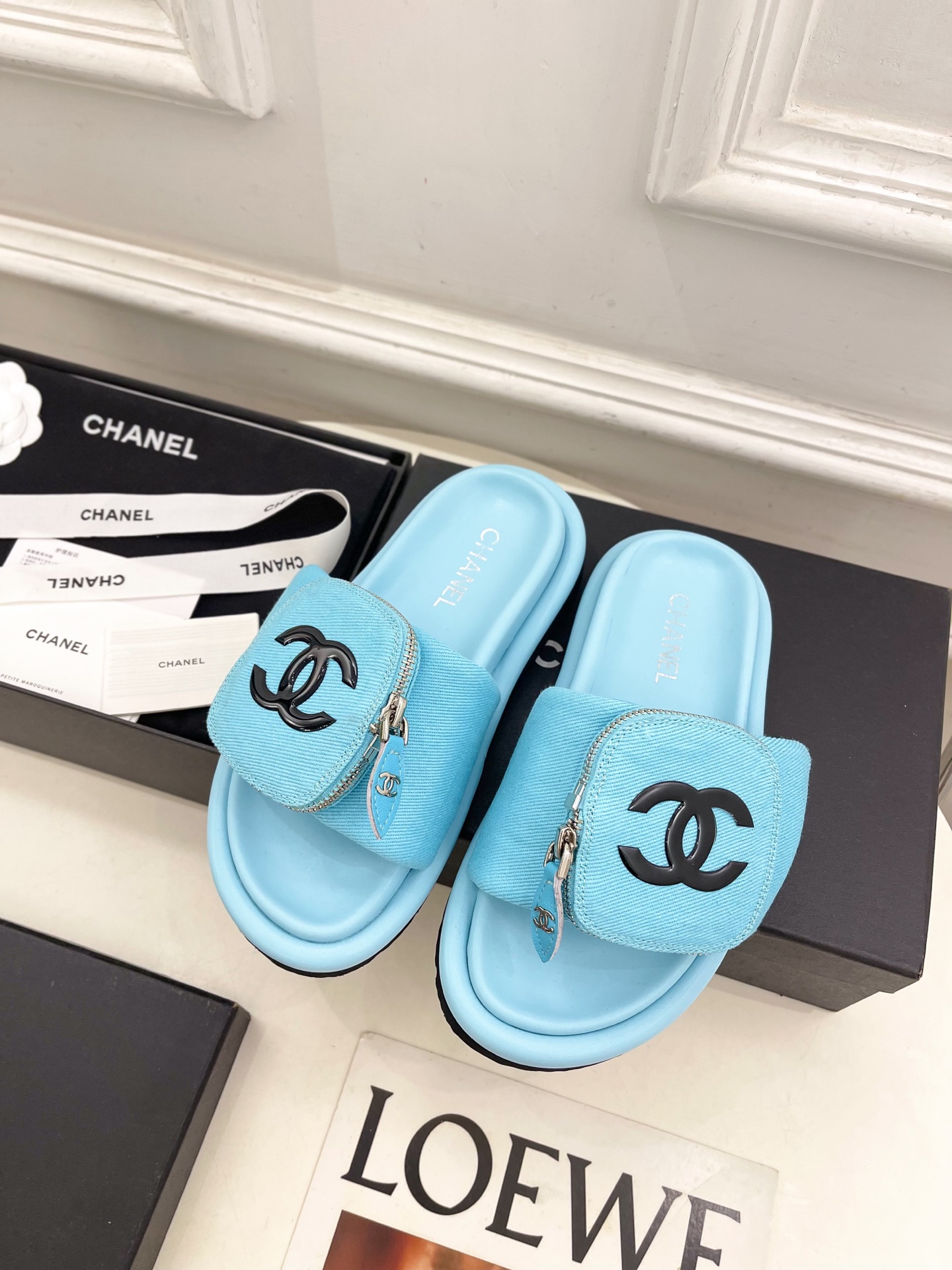 𝐂𝐇𝐀𝐍𝐄𝐋  | 小香  25𝐬𝐬 

🦋2025 春夏新品  专柜经典款 小香双C包包懒人拖鞋系列上