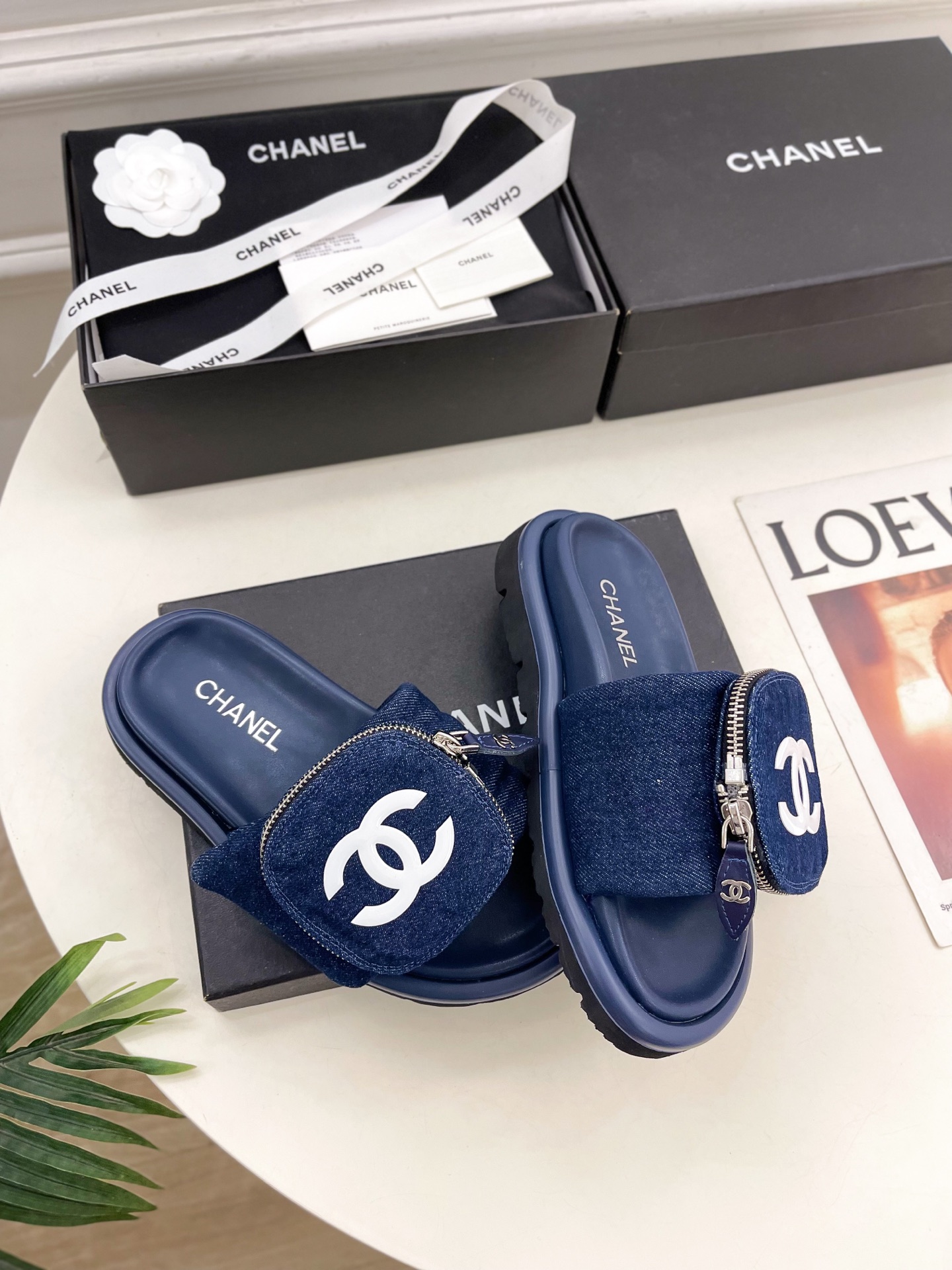 𝐂𝐇𝐀𝐍𝐄𝐋  | 小香  25𝐬𝐬 

🦋2025 春夏新品  专柜经典款 小香双C包包懒人拖鞋系列上