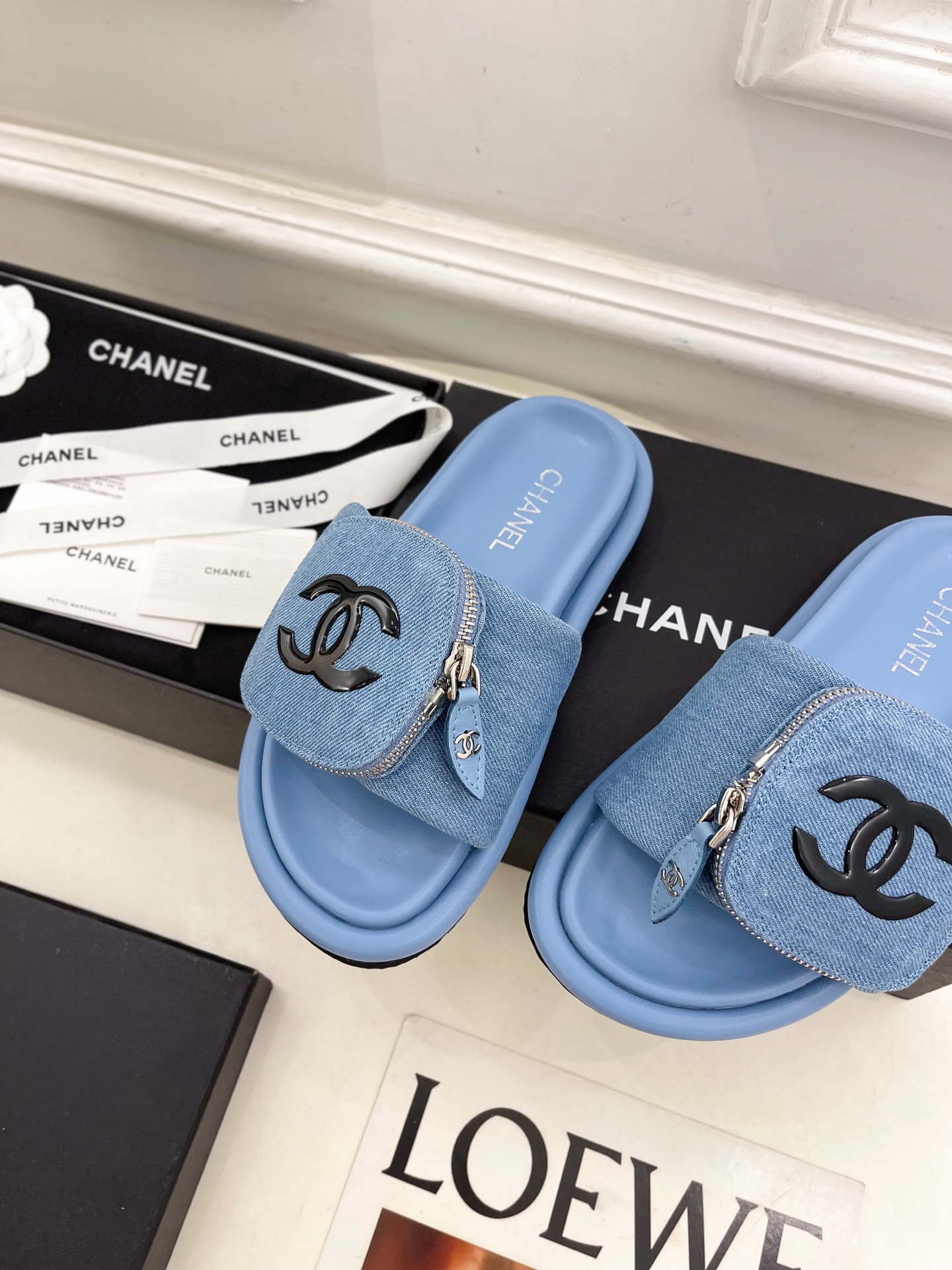 𝐂𝐇𝐀𝐍𝐄𝐋  | 小香  25𝐬𝐬 

🦋2025 春夏新品  专柜经典款 小香双C包包懒人拖鞋系列上