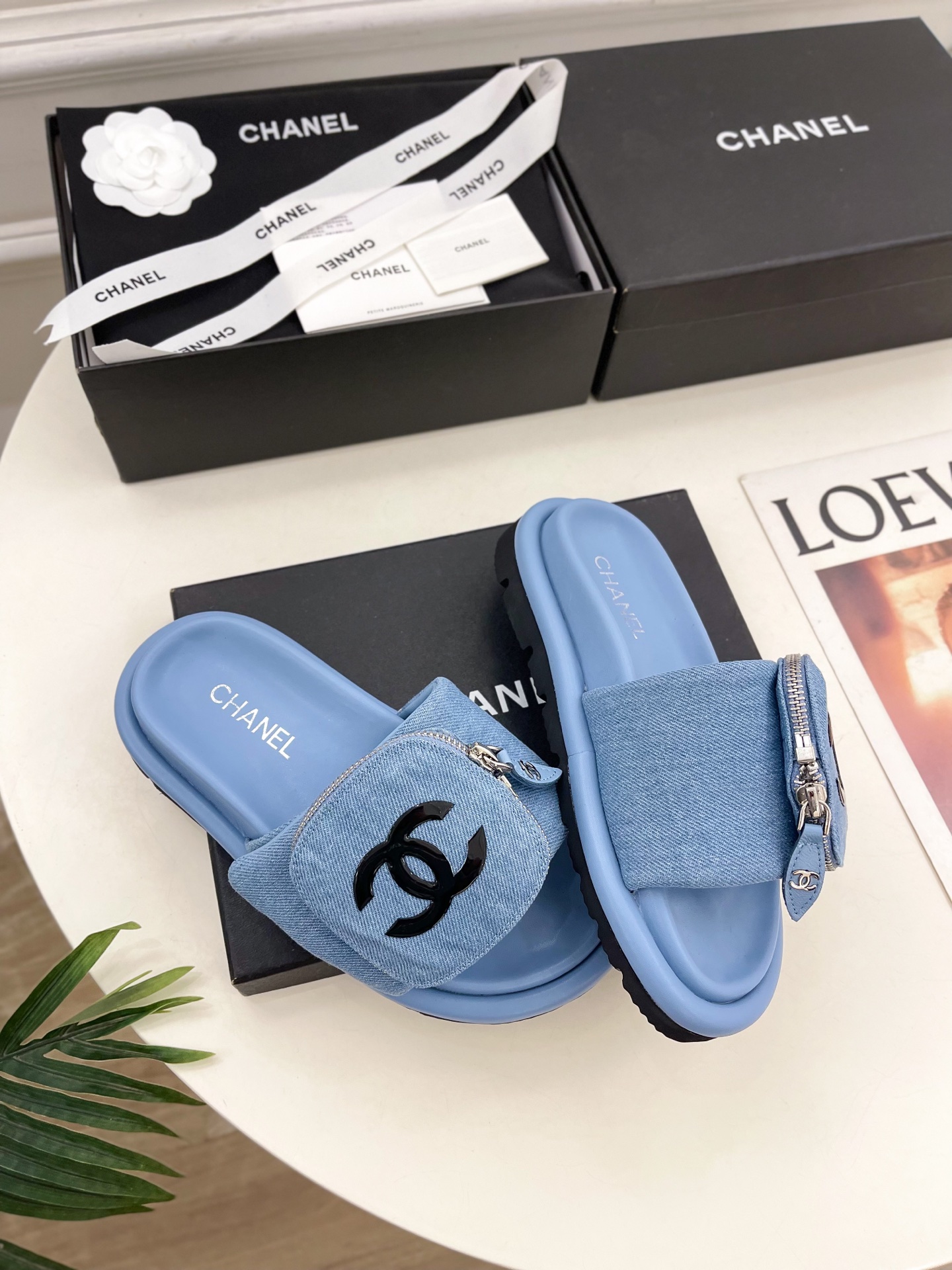 𝐂𝐇𝐀𝐍𝐄𝐋  | 小香  25𝐬𝐬 

🦋2025 春夏新品  专柜经典款 小香双C包包懒人拖鞋系列上