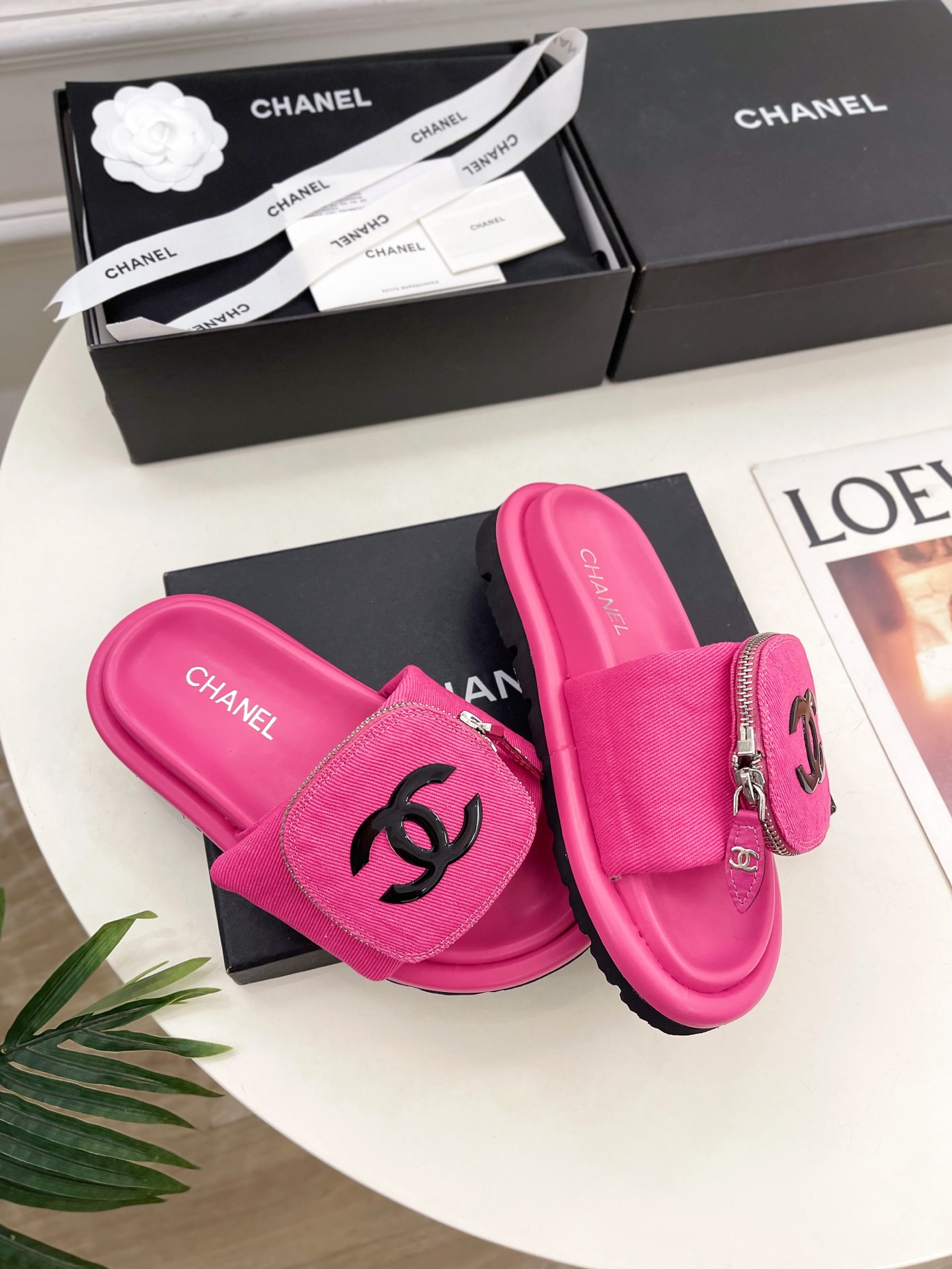 𝐂𝐇𝐀𝐍𝐄𝐋  | 小香  25𝐬𝐬 

🦋2025 春夏新品  专柜经典款 小香双C包包懒人拖鞋系列上
