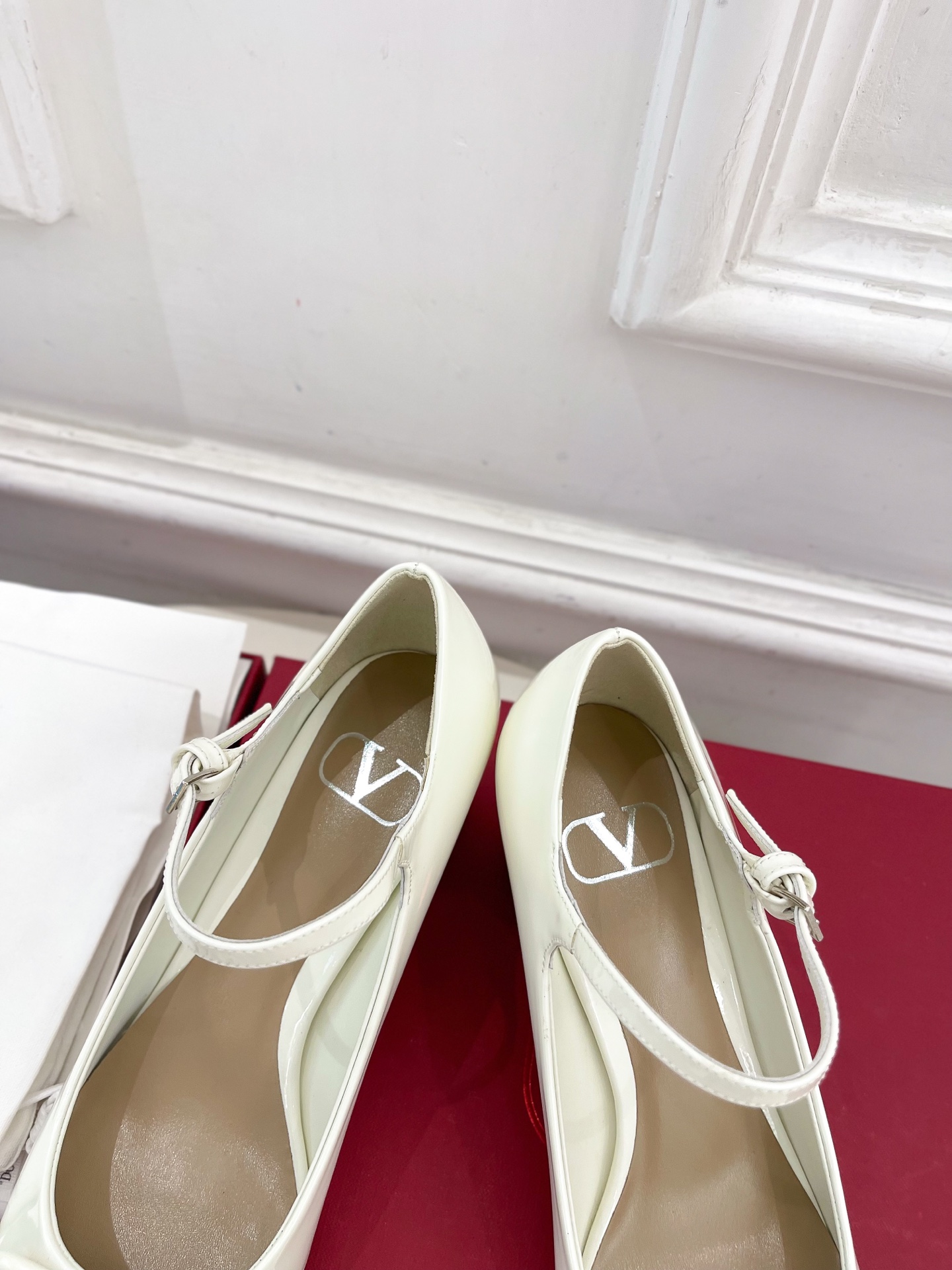 Valentino 华伦天奴 2025ss早春新品 经典V扣玛丽珍高跟鞋上新☑️
———————————