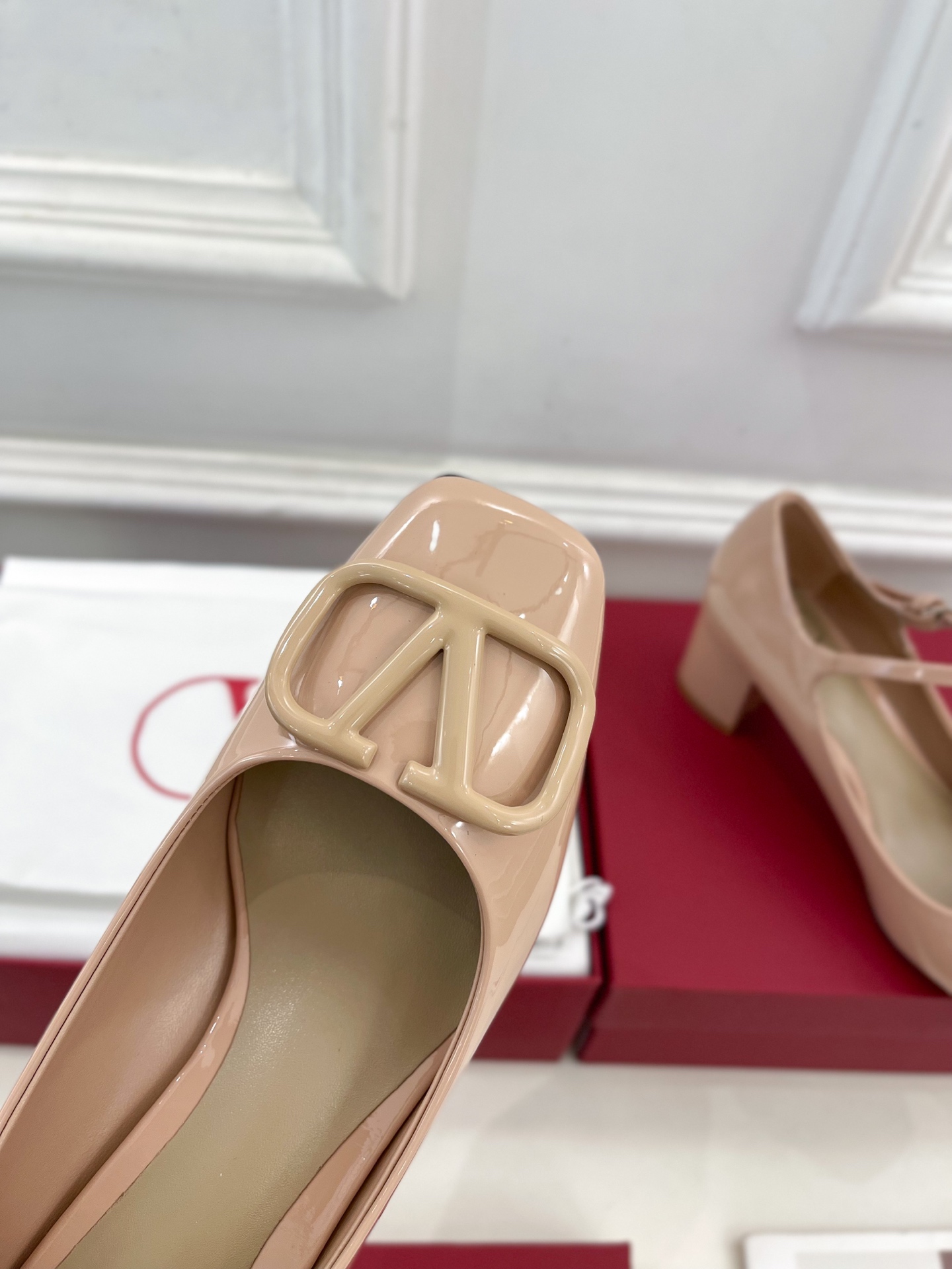 Valentino 华伦天奴 2025ss早春新品 经典V扣玛丽珍高跟鞋上新☑️
———————————