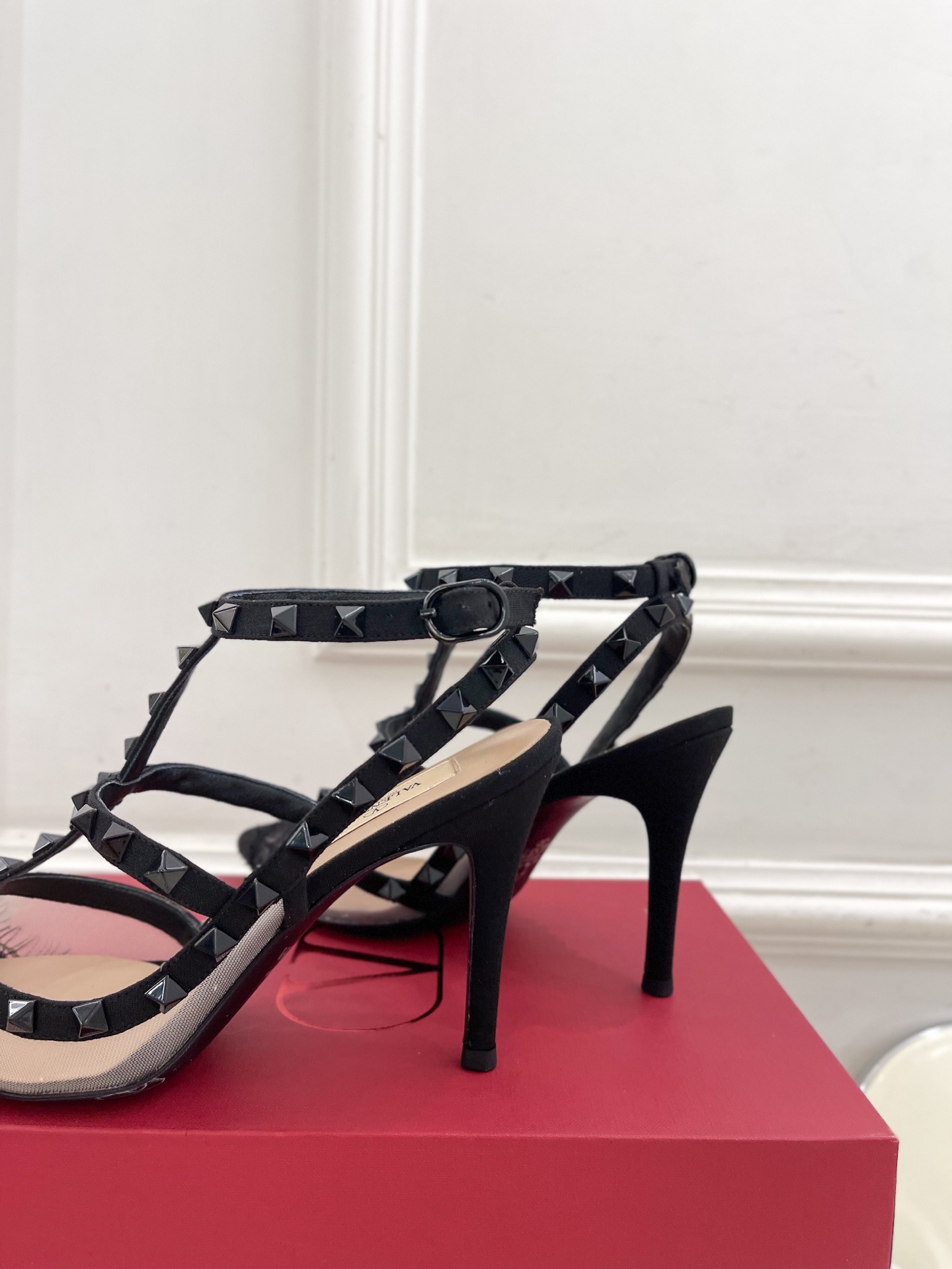 Valentino 华伦天奴 2025ss早春新品 ROCKSTUD 鉚钉高跟鞋上新☑️
———————