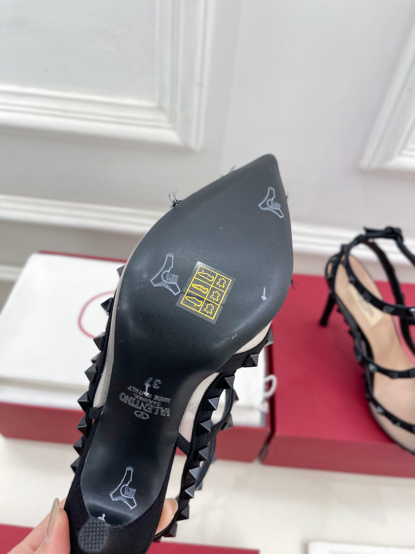 Valentino 华伦天奴 2025ss早春新品 ROCKSTUD 鉚钉高跟鞋上新☑️
———————