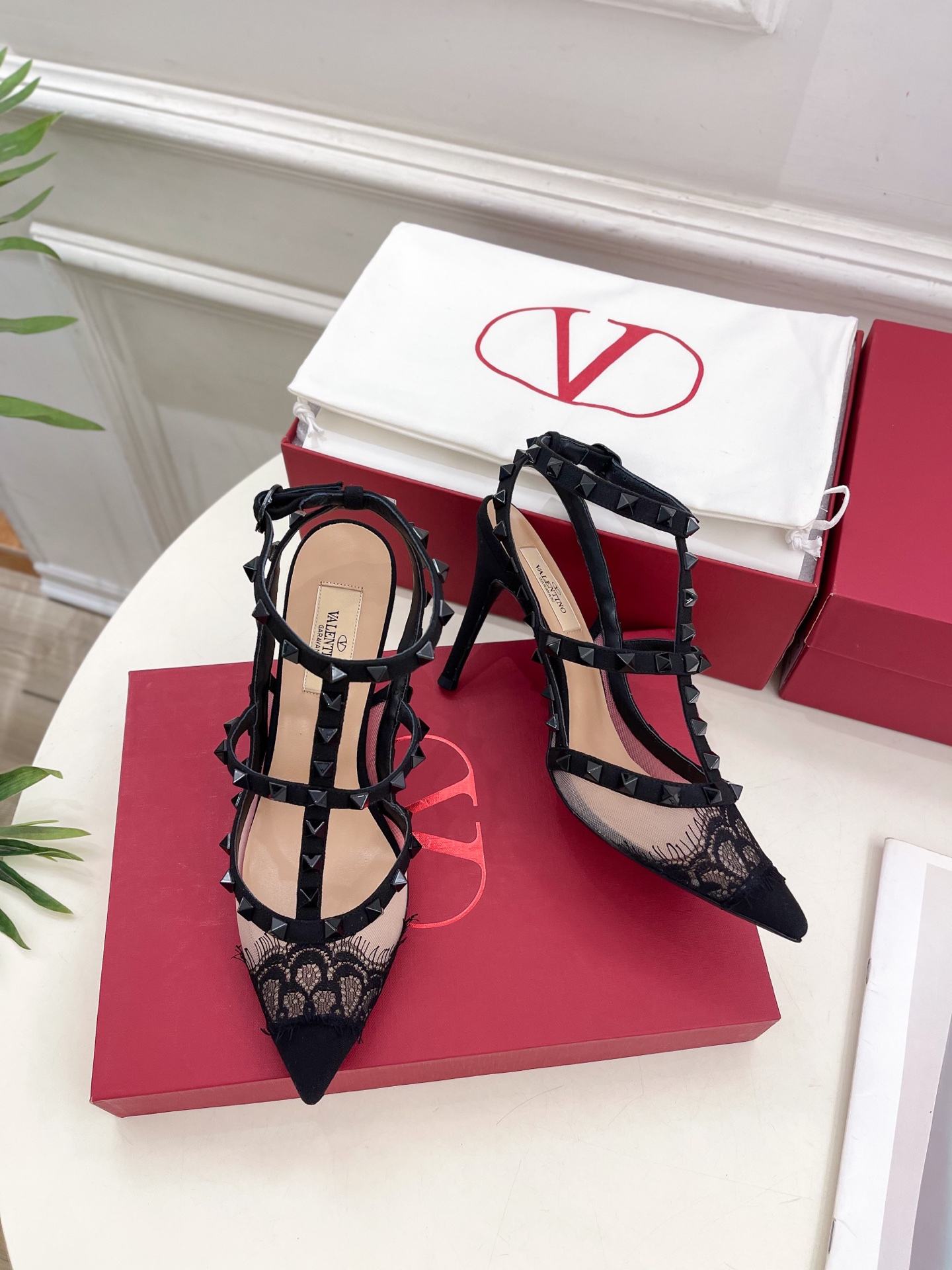 Valentino 华伦天奴 2025ss早春新品 ROCKSTUD 鉚钉高跟鞋上新☑️
———————