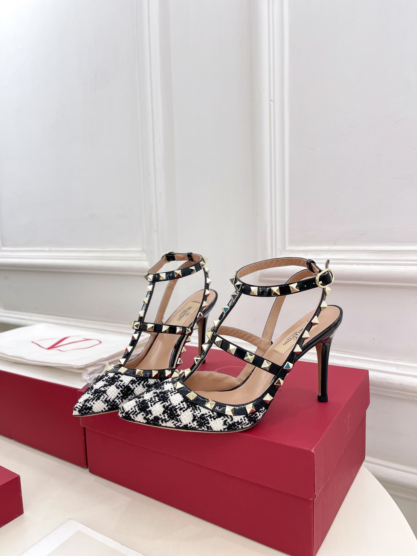 Valentino 华伦天奴 2025ss早春新品 ROCKSTUD 鉚钉高跟鞋上新☑️
———————