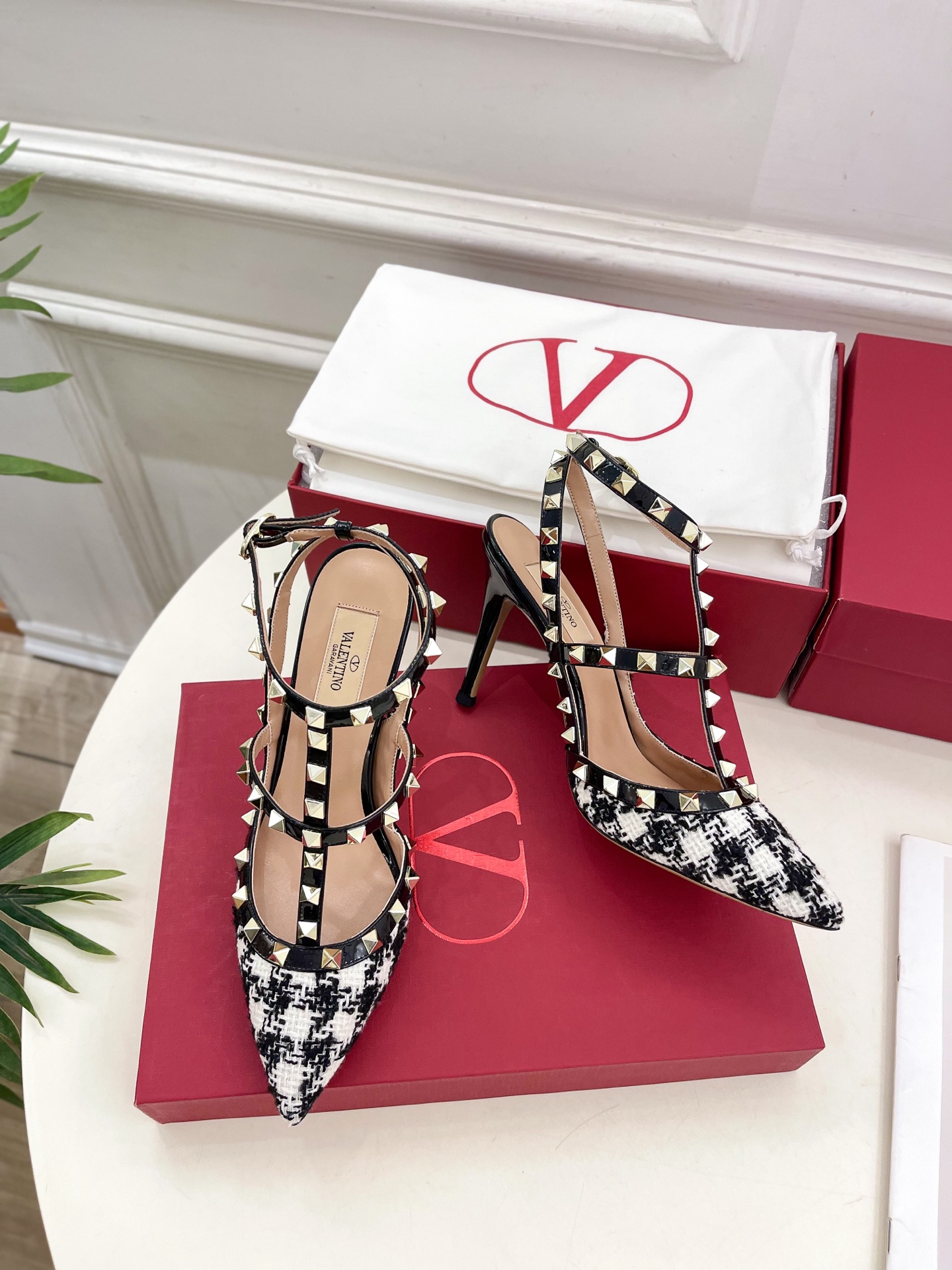 Valentino 华伦天奴 2025ss早春新品 ROCKSTUD 鉚钉高跟鞋上新☑️
———————