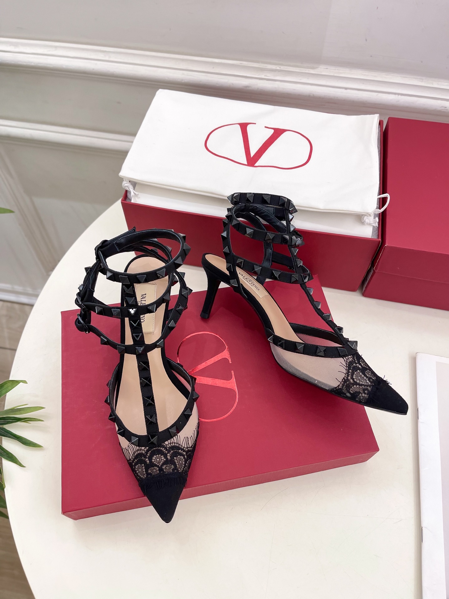 Valentino 华伦天奴 2025ss早春新品 ROCKSTUD 铆钉高跟鞋上新☑️
———————