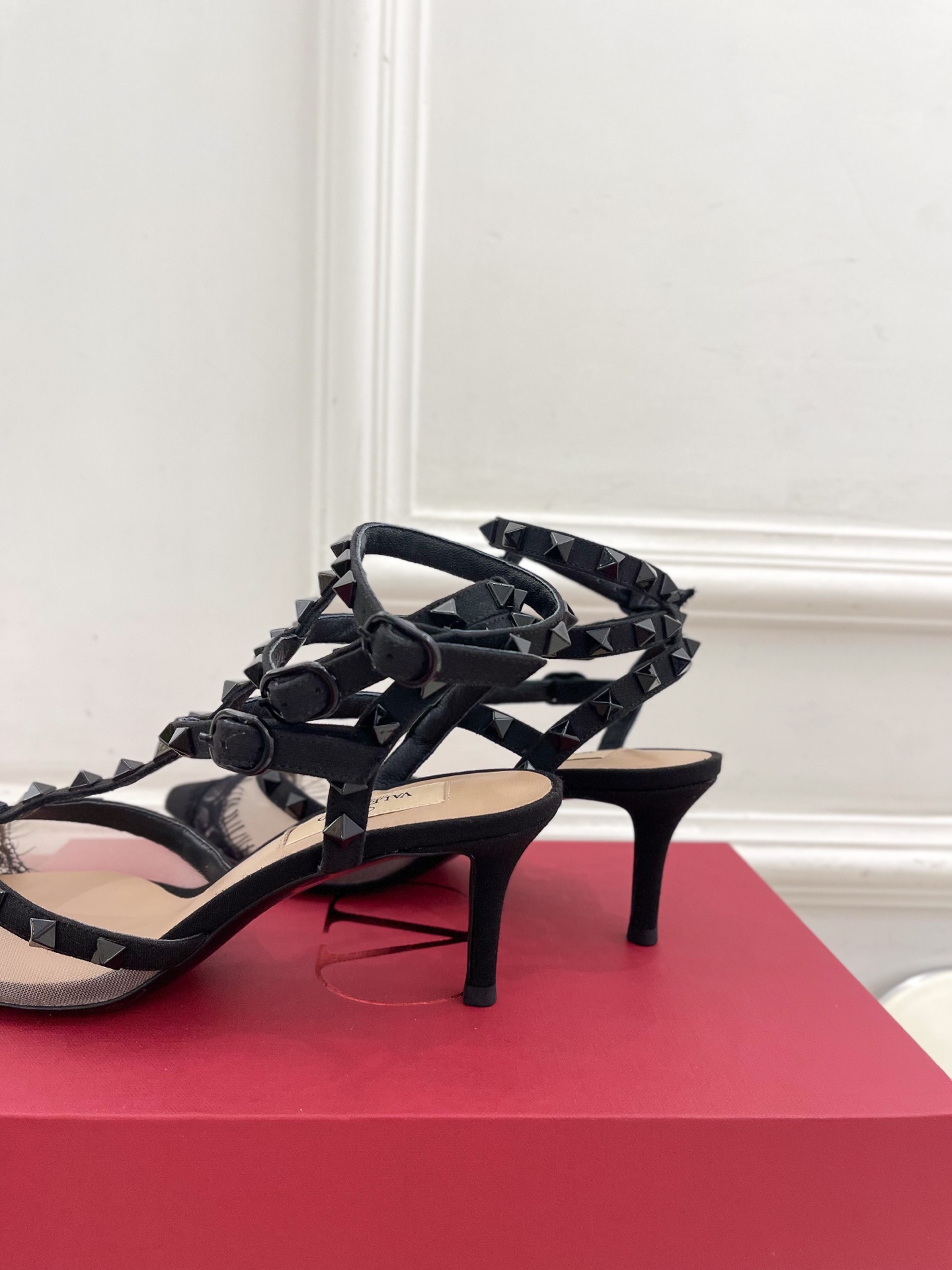 Valentino 华伦天奴 2025ss早春新品 ROCKSTUD 铆钉高跟鞋上新☑️
———————