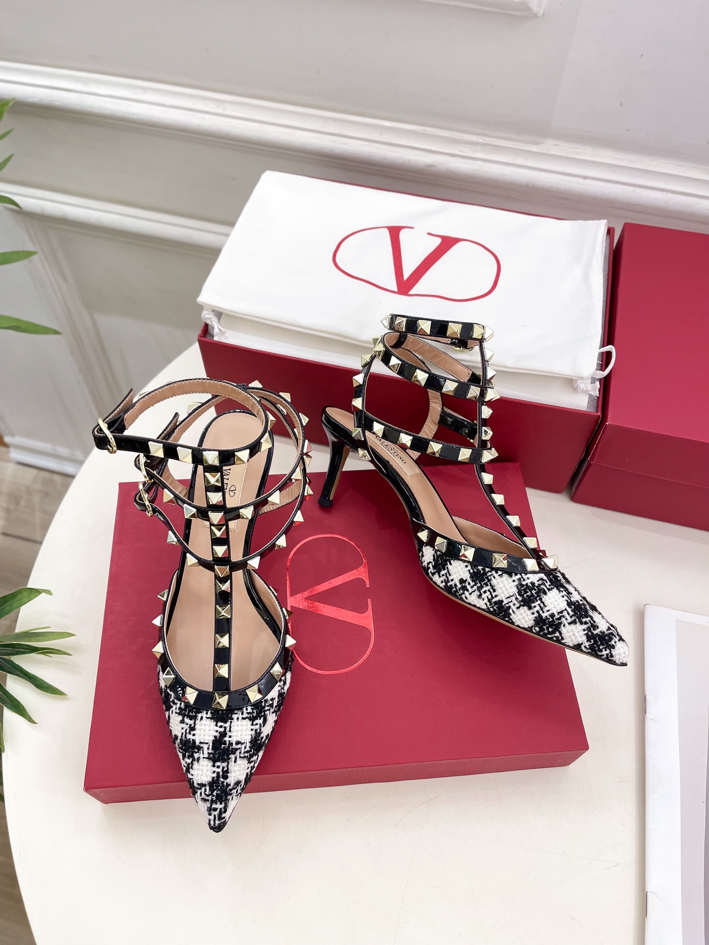 Valentino 华伦天奴 2025ss早春新品 ROCKSTUD 铆钉高跟鞋上新☑️
———————