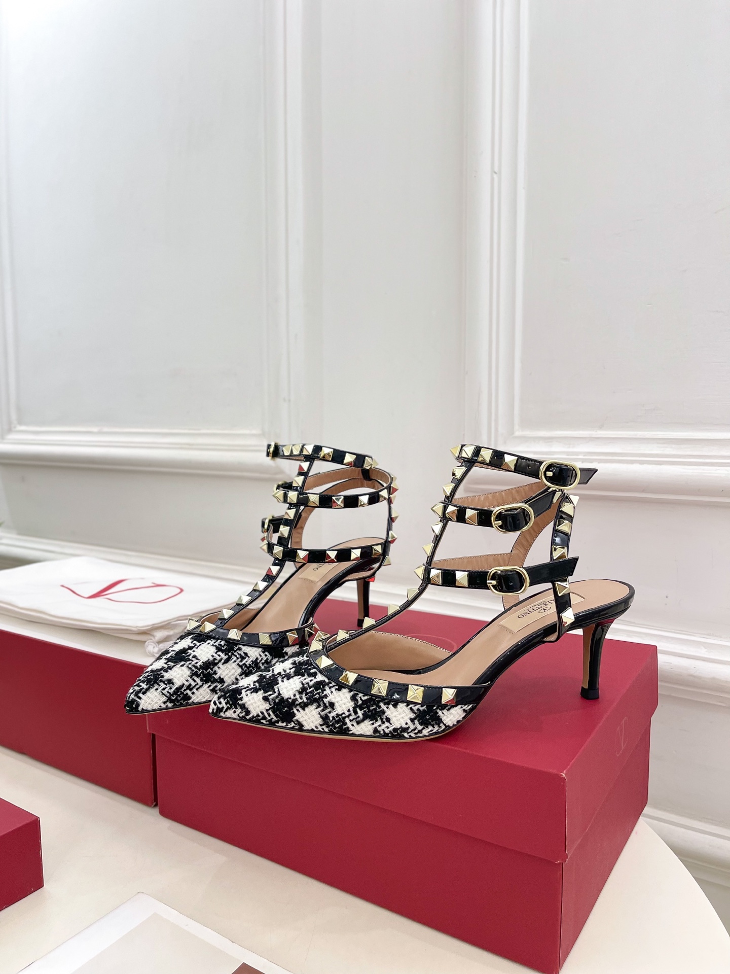 Valentino 华伦天奴 2025ss早春新品 ROCKSTUD 铆钉高跟鞋上新☑️
———————