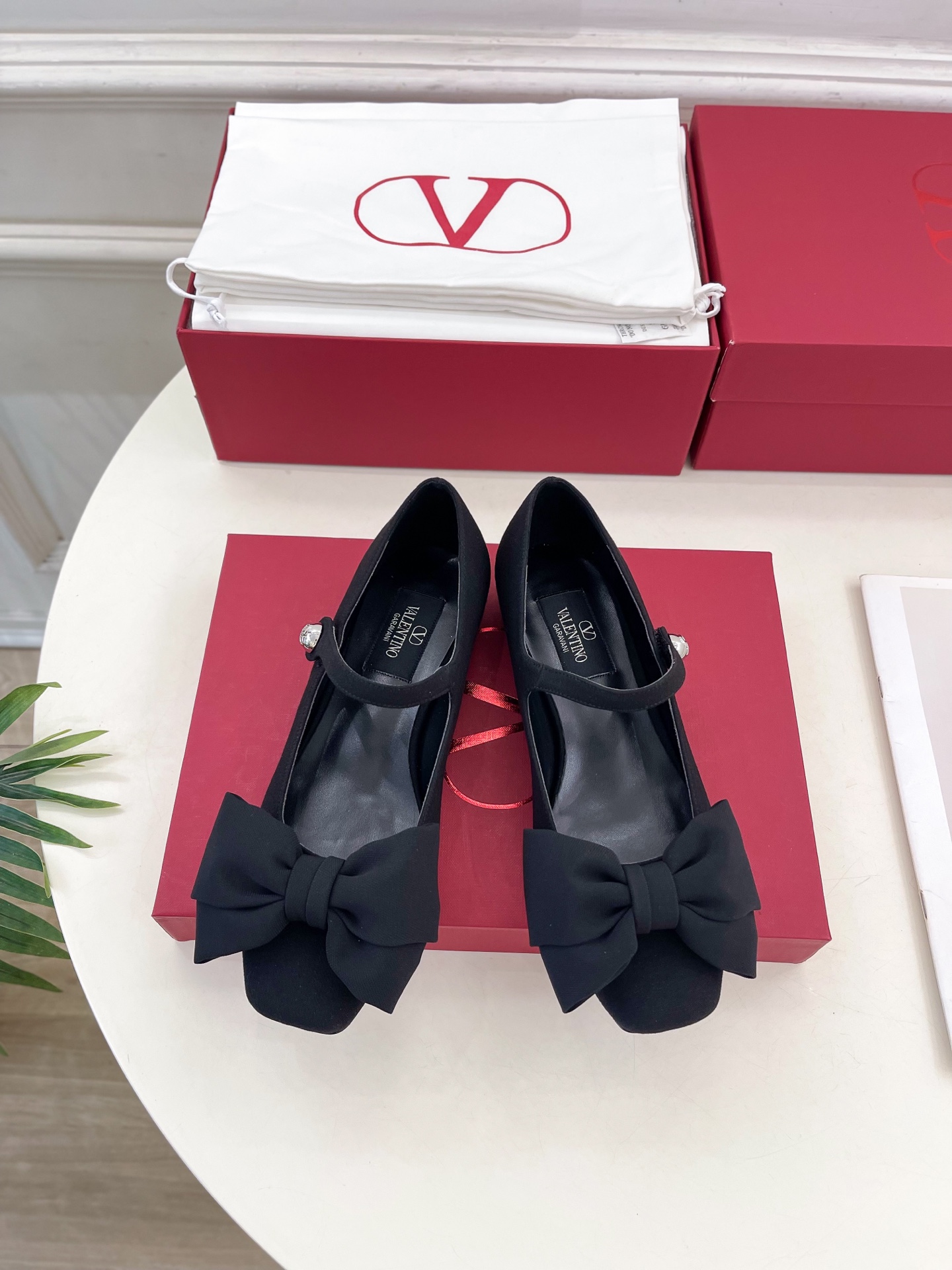 Valentino 华伦天奴 2025ss早春新品 BOWJANE 绉绸玛丽珍芭蕾舞鞋上新☑️
————