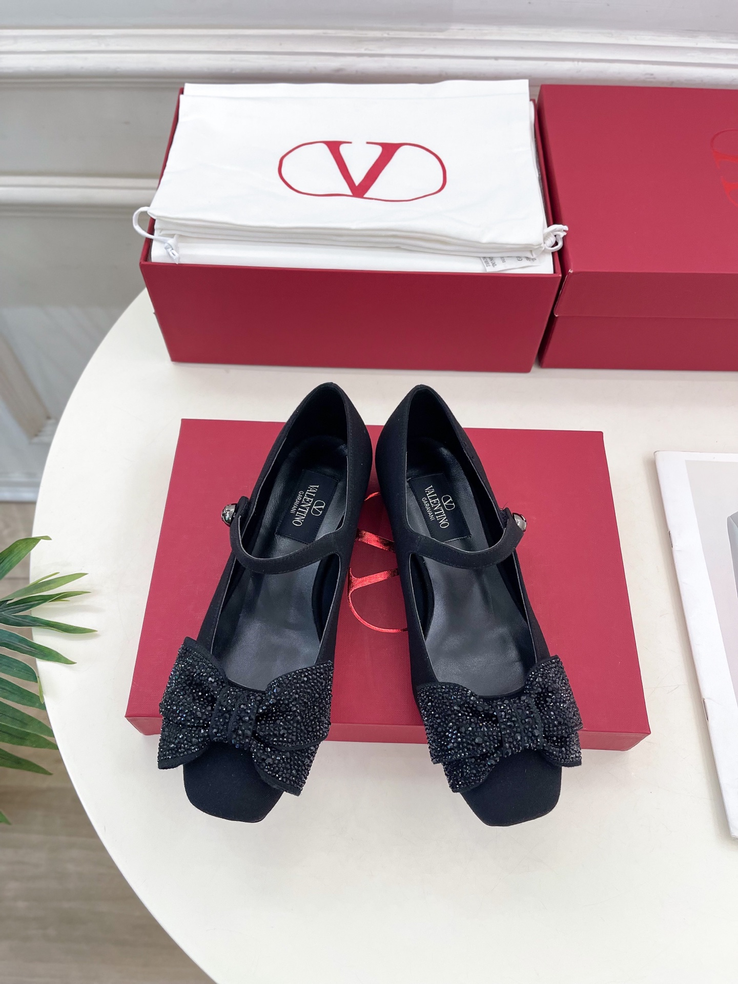 Valentino 华伦天奴 2025ss早春新品 BOWJANE 绉绸玛丽珍芭蕾舞鞋上新☑️
————