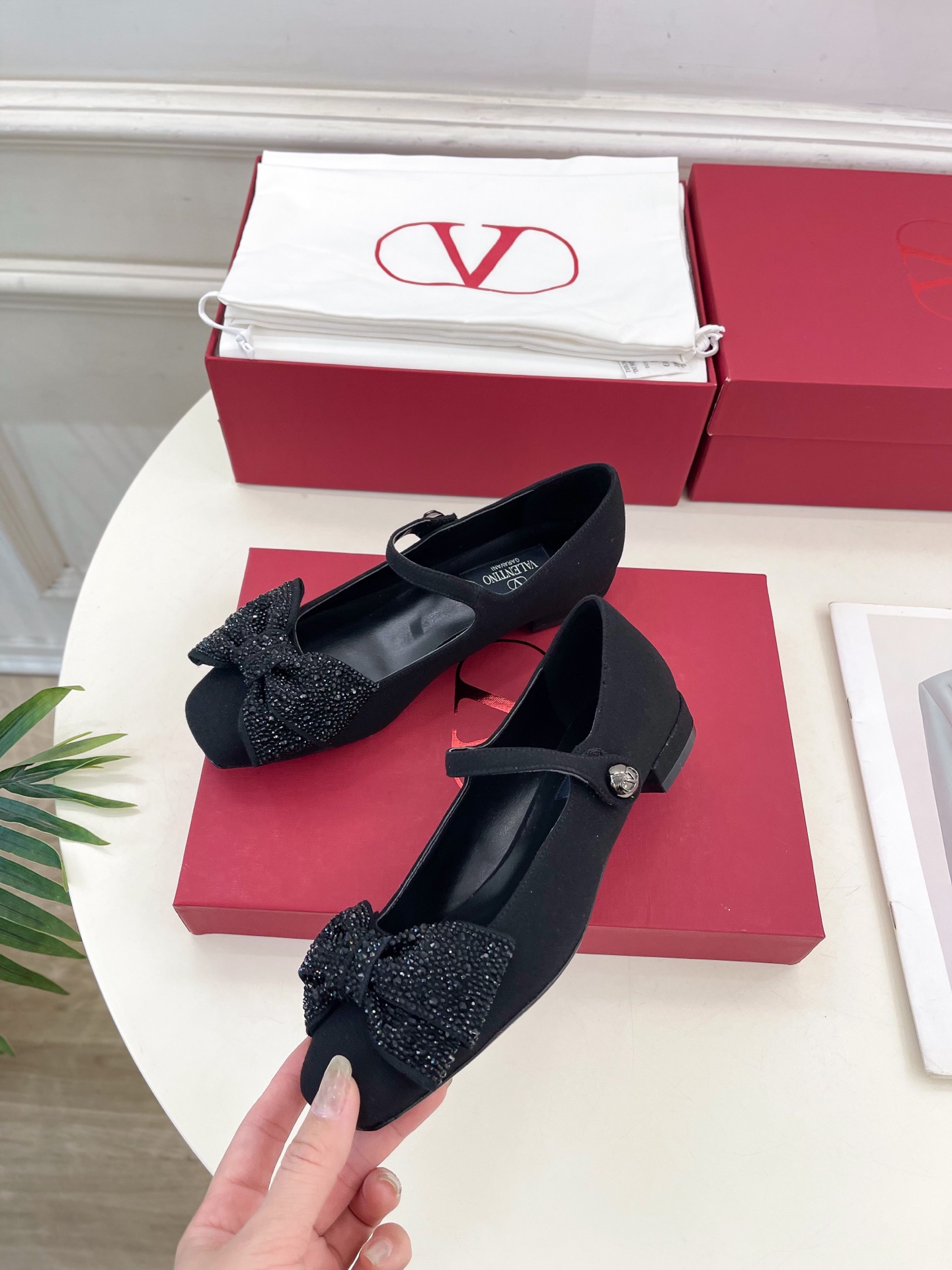 Valentino 华伦天奴 2025ss早春新品 BOWJANE 绉绸玛丽珍芭蕾舞鞋上新☑️
————