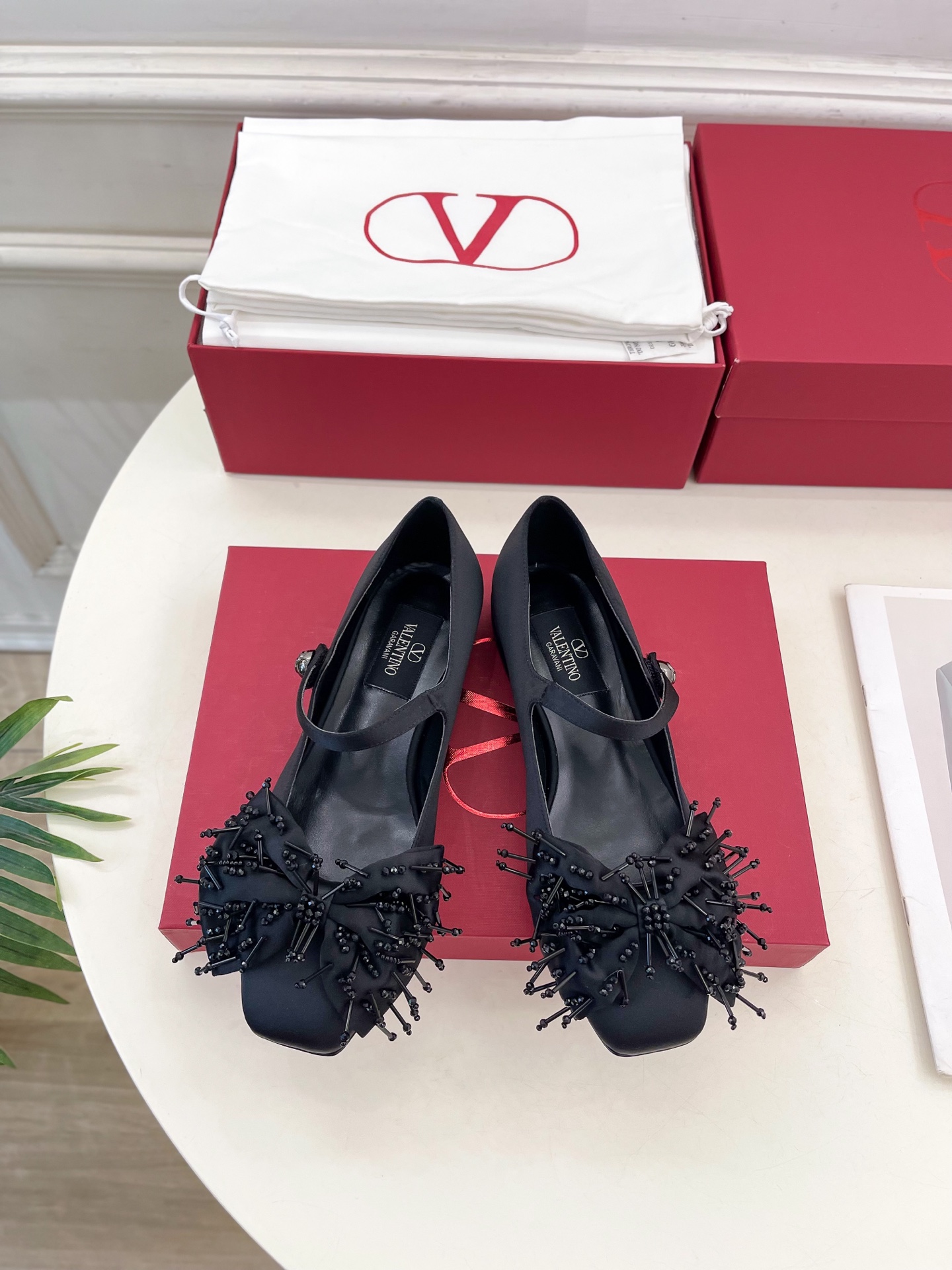 Valentino 华伦天奴 2025ss早春新品 BOWJANE 绉绸玛丽珍芭蕾舞鞋上新☑️
————
