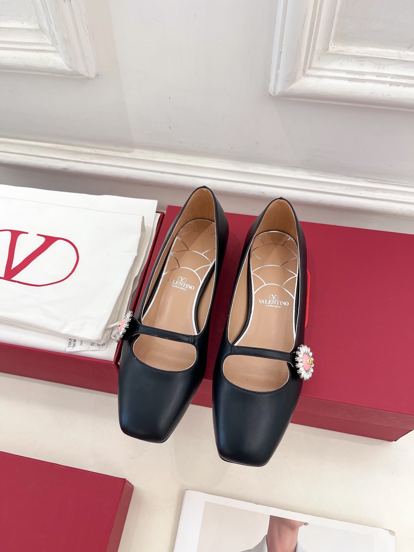 Valentino 华伦天奴 2025ss早春新品 PRESHOES 宝石玛丽珍芭蕾平底单鞋上新☑️
—